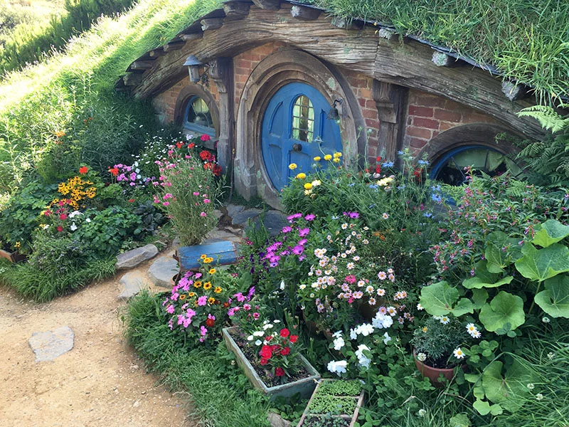 103_Hobbiton_CG_Hobbiton-Blue-Door.jpg