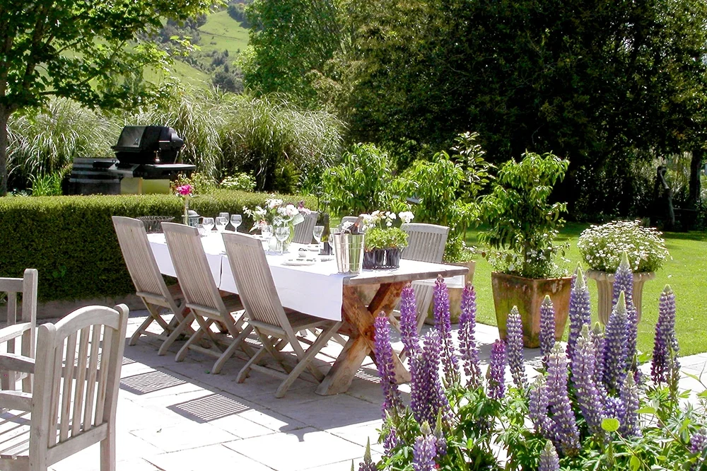 luxury-hotels-new-zealand-nelson-edenhouse-garden-patio_lg.jpg