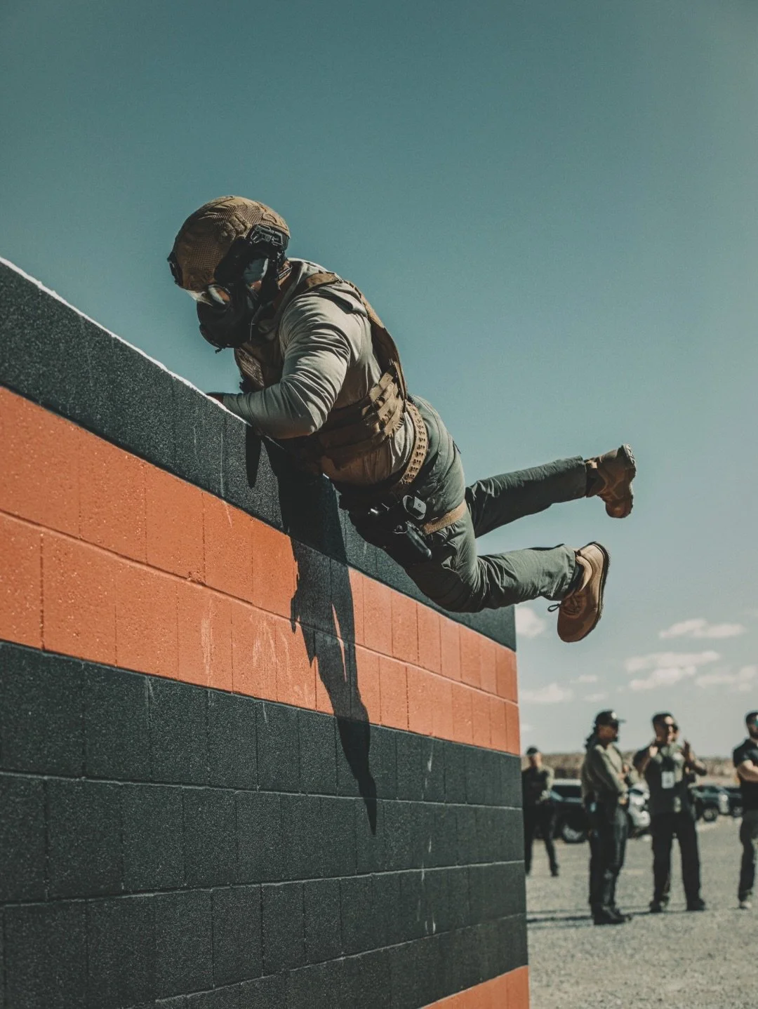 Some people have a morning routine. 

Ours just looks a little different. 

The BAER Wojtek belt will be with you through all of it. 

#baer #getoutandtrain