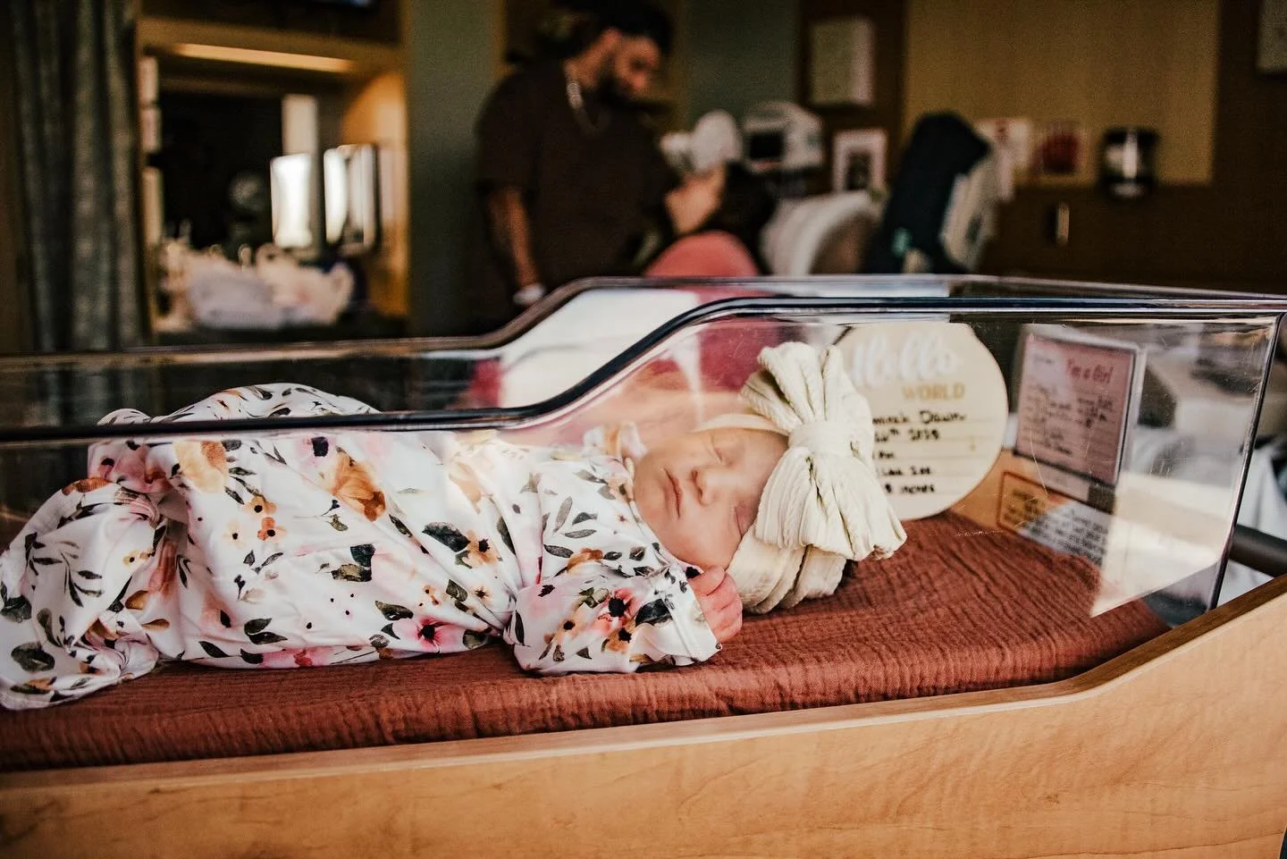 Okay, now that we&rsquo;re all caught up from summer posts - can we take a moment to admire how cute my best friend&rsquo;s baby is?! I&rsquo;m so grateful I could capture these fresh 48 photos at the hospital with her! Sweetest model ever. 
.
.
.
.
