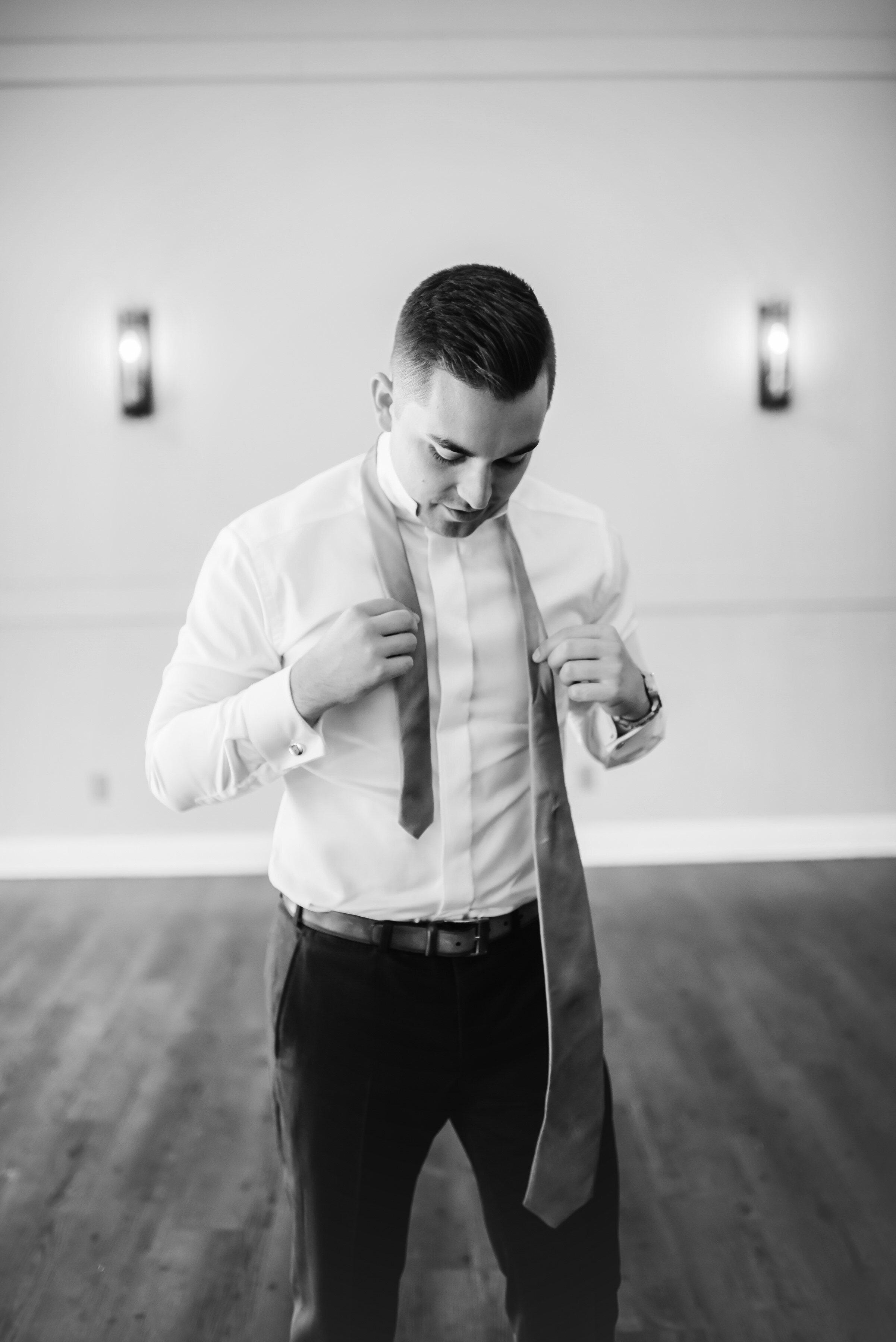 columbia-winery-wedding-pacific-engagements-groom-getting-ready-photos
