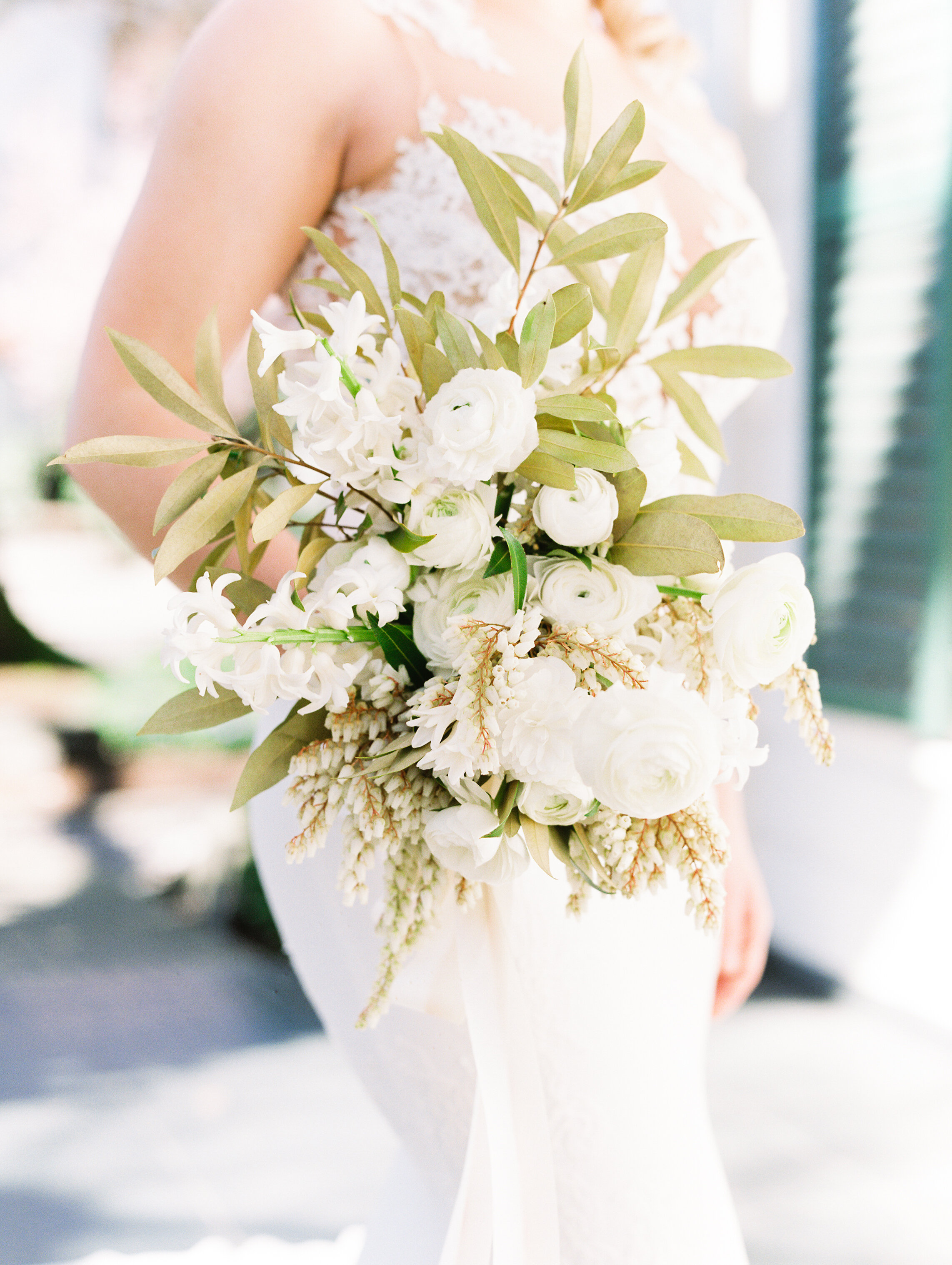 rainier-chapter-house-wedding-venue-seattle-pacific-engagements-botanique-flowers-seattle-white-bridal-bouquet