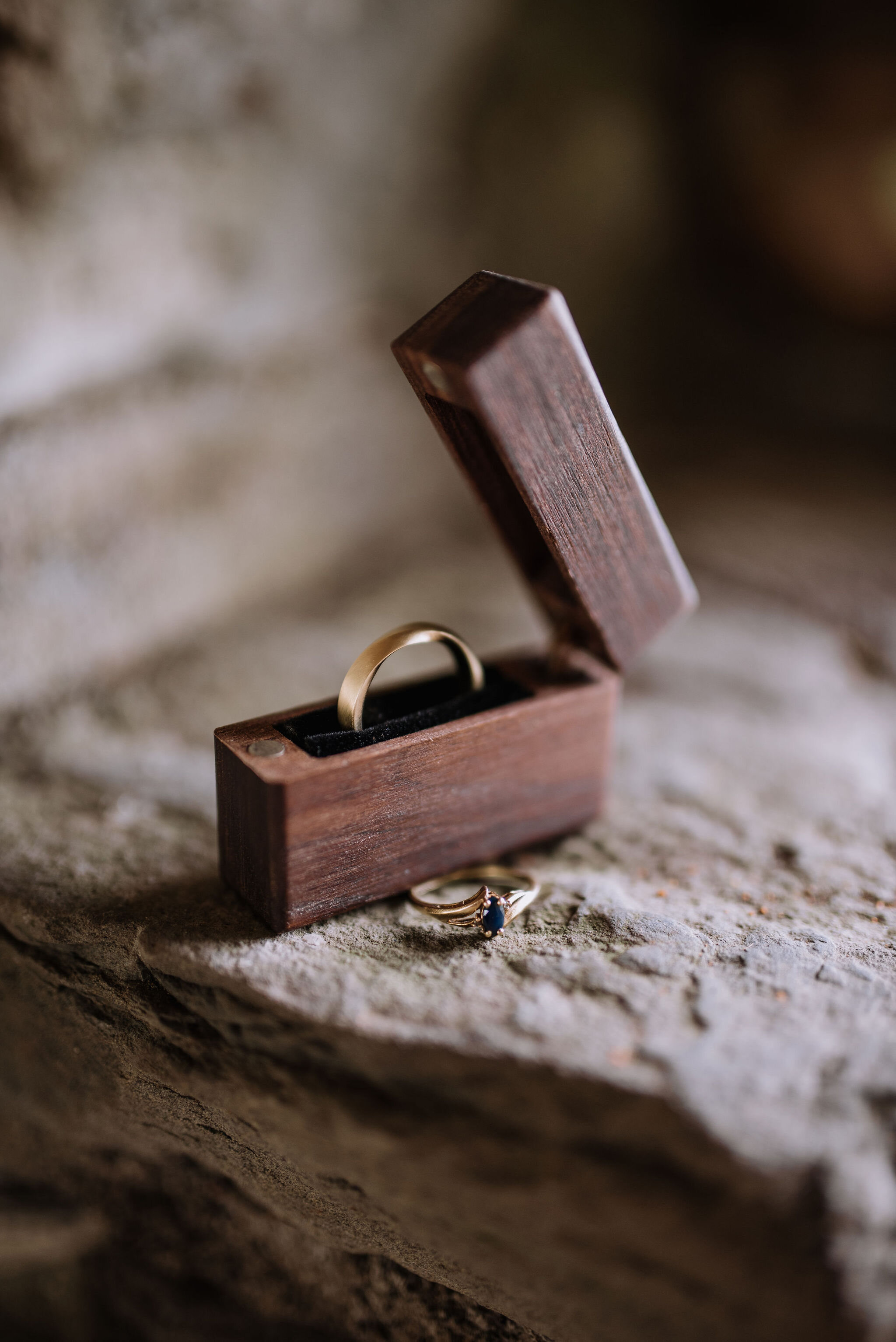 pacific-engagements-lake-crescent-lodge-wedding-wooden-engagement-ring-box