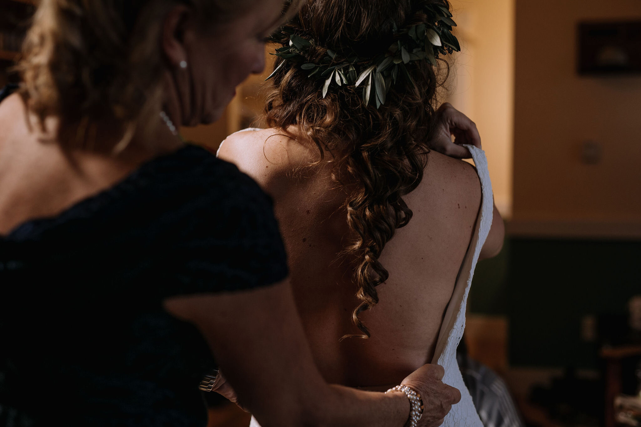 pacific-engagements-lake-crescent-lodge-wedding-bride-getting-ready-photos-bride-putting-on-dress-photos