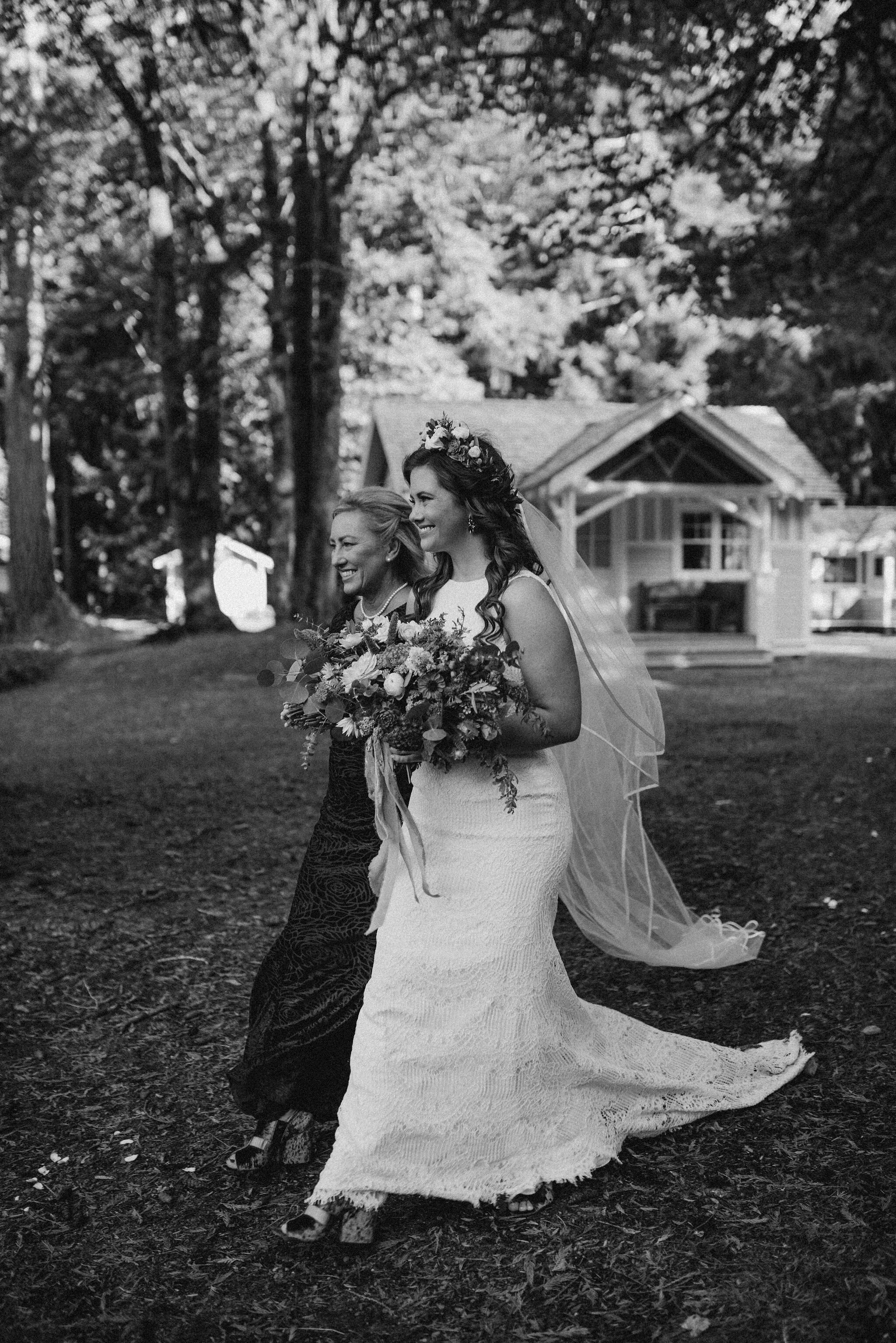 pacific-engagements-lake-crescent-lodge-wedding-ceremony-bride-walking-down-aisle-photos
