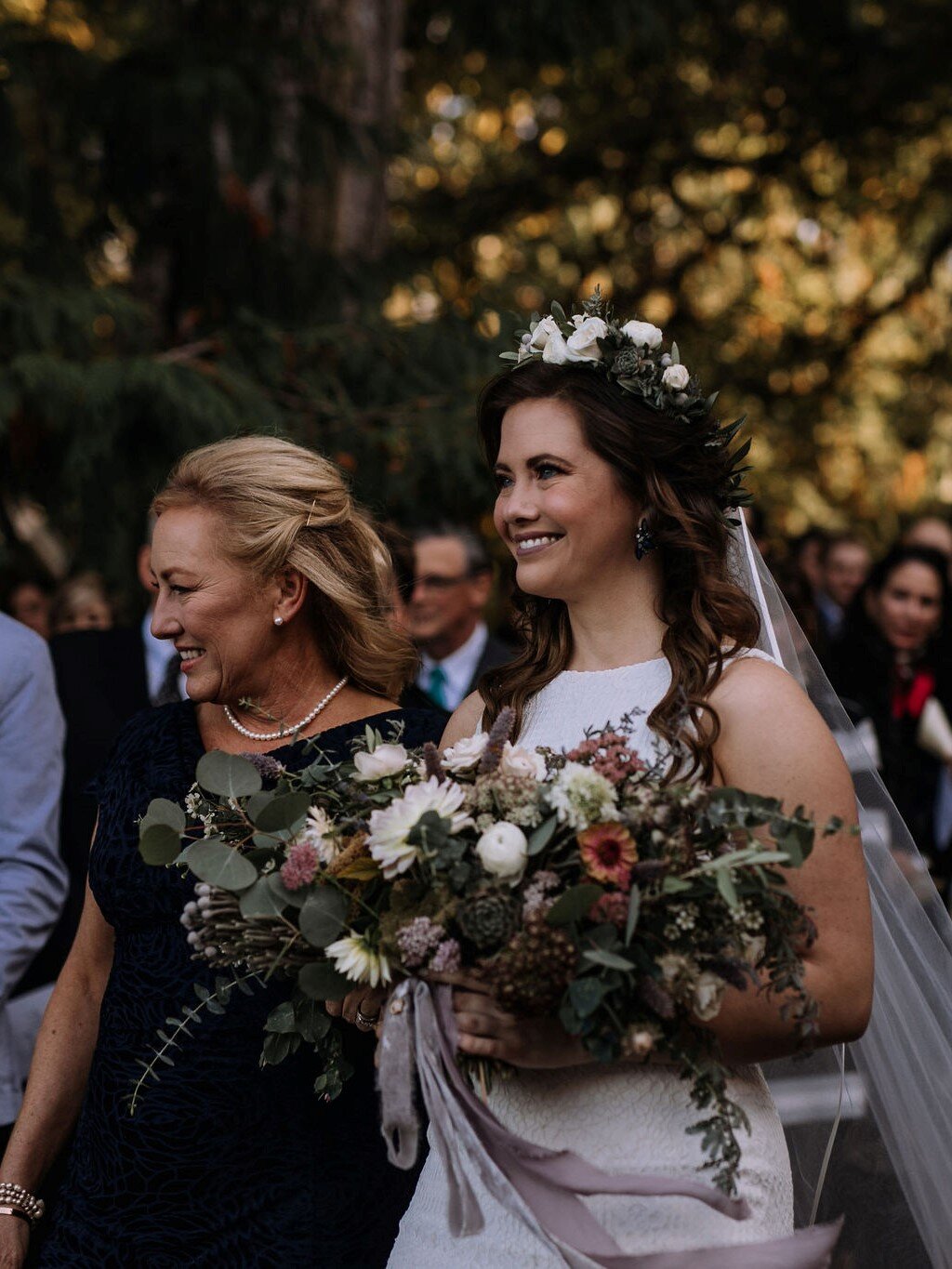 pacific-engagements-lake-crescent-lodge-wedding-ceremony-bride-walking-down-aisle-rustic-bridal-bouquet