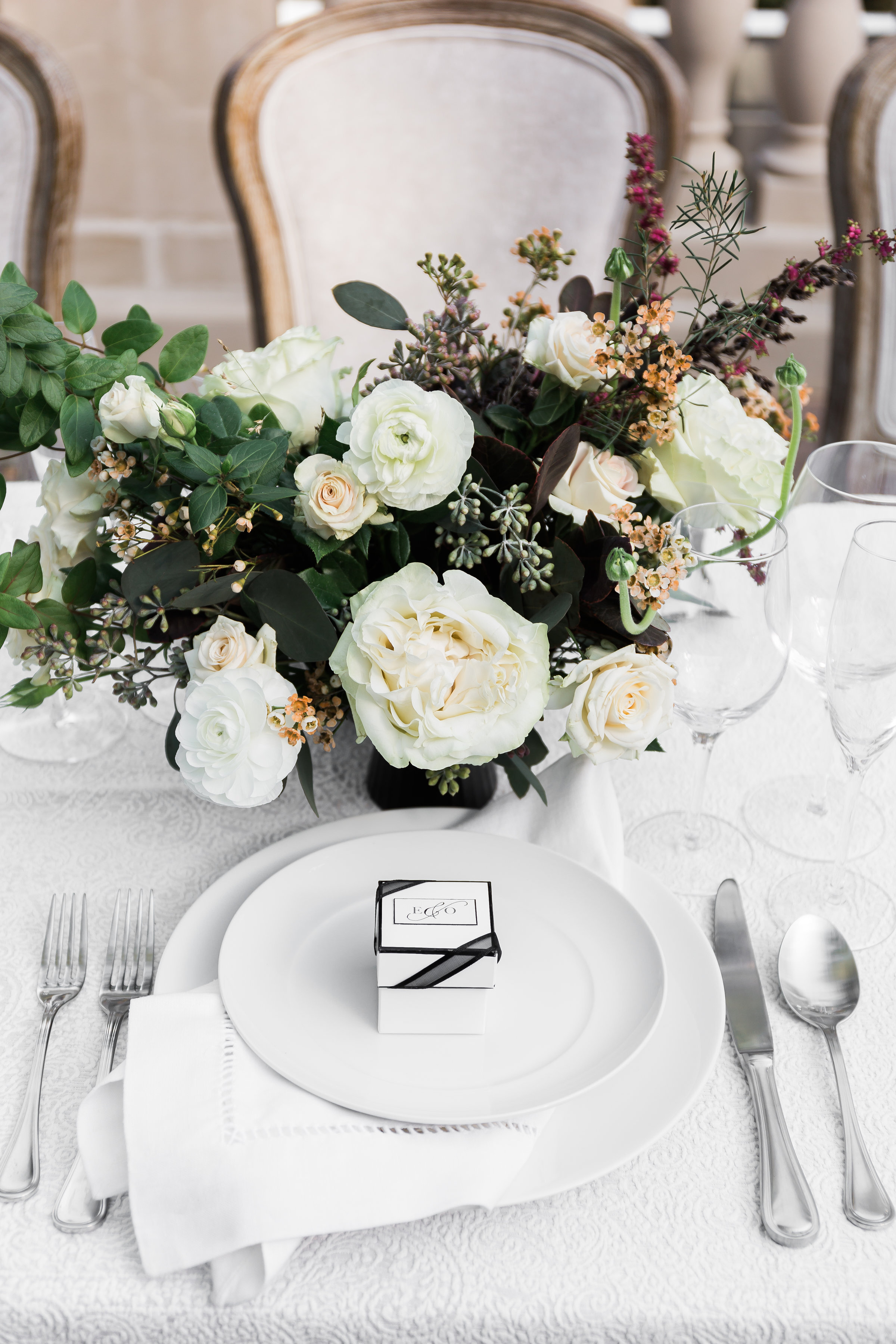 pacific-engagements-dumbarton-house-wedding-reception-table-decor-white-and-black-fine-art-wedding-planner