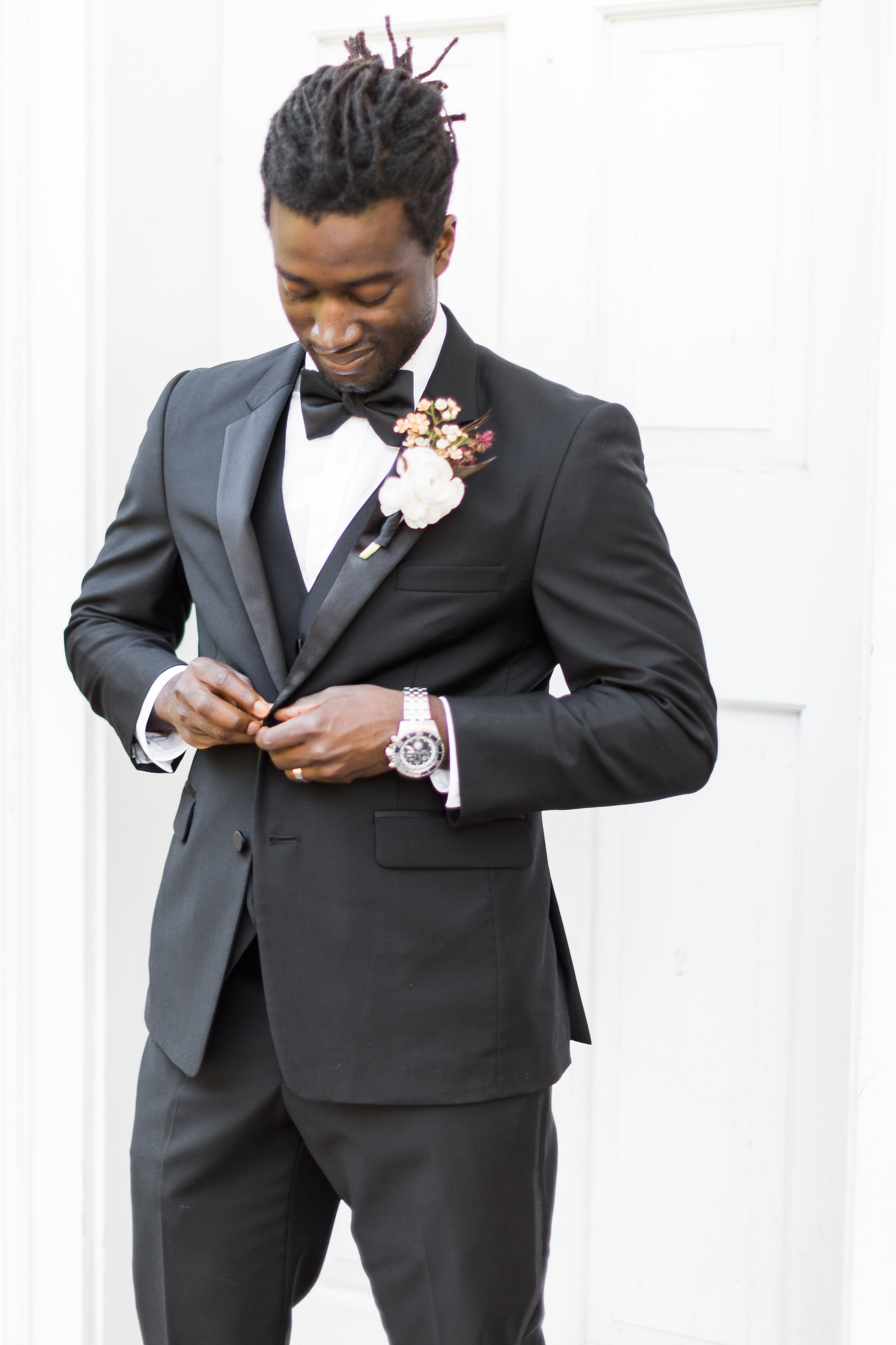pacific-engagements-dumbarton-house-wedding-groom-getting-ready-photos