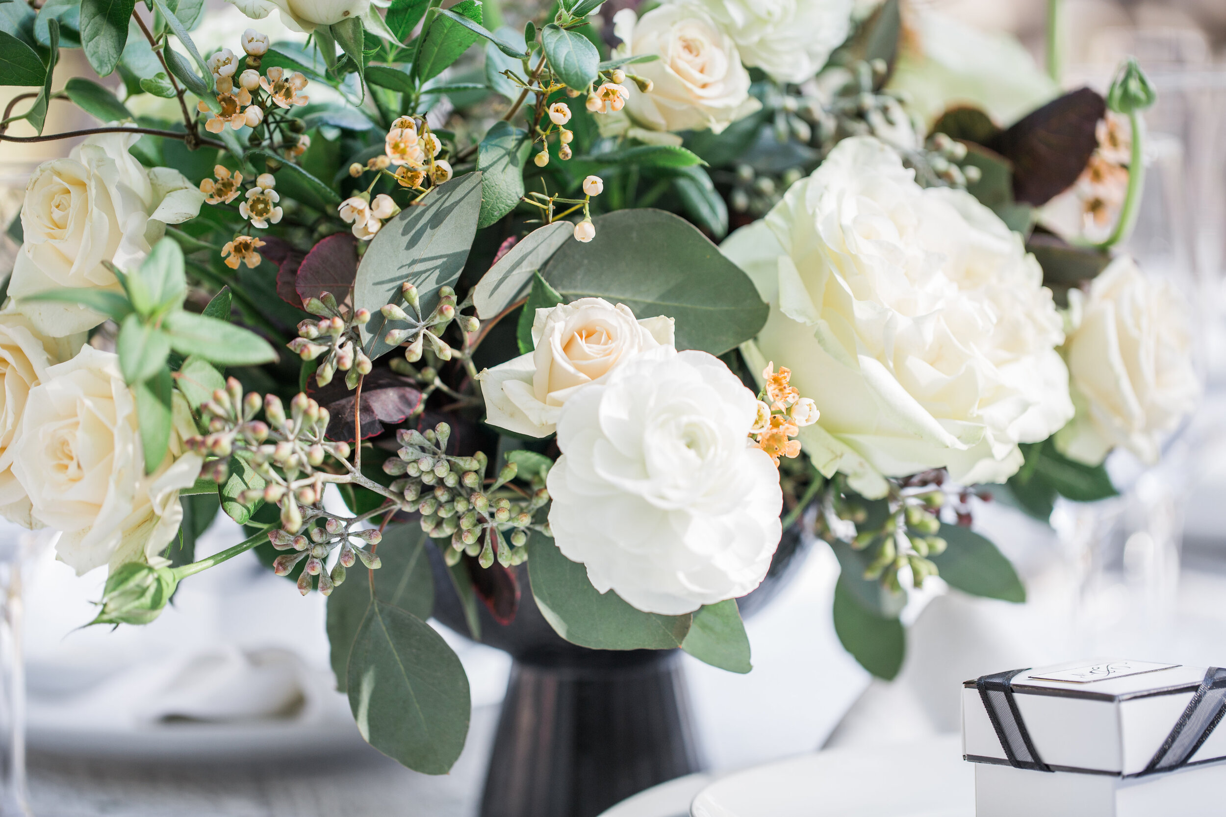 pacific-engagements-dumbarton-house-wedding-centerpiece-black-and-white