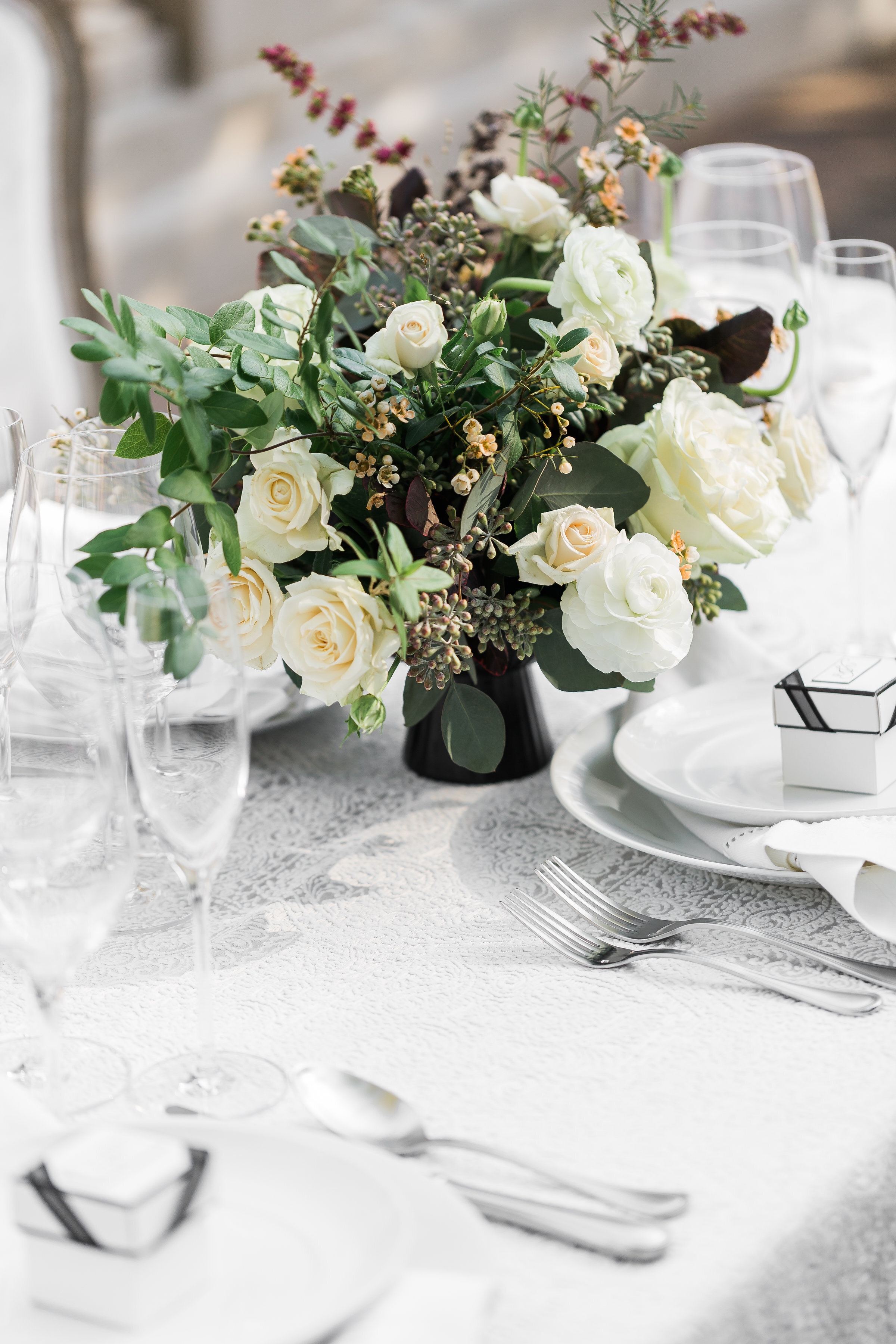 pacific-engagements-dumbarton-house-wedding-centerpieces-black-and-white-reception-decor