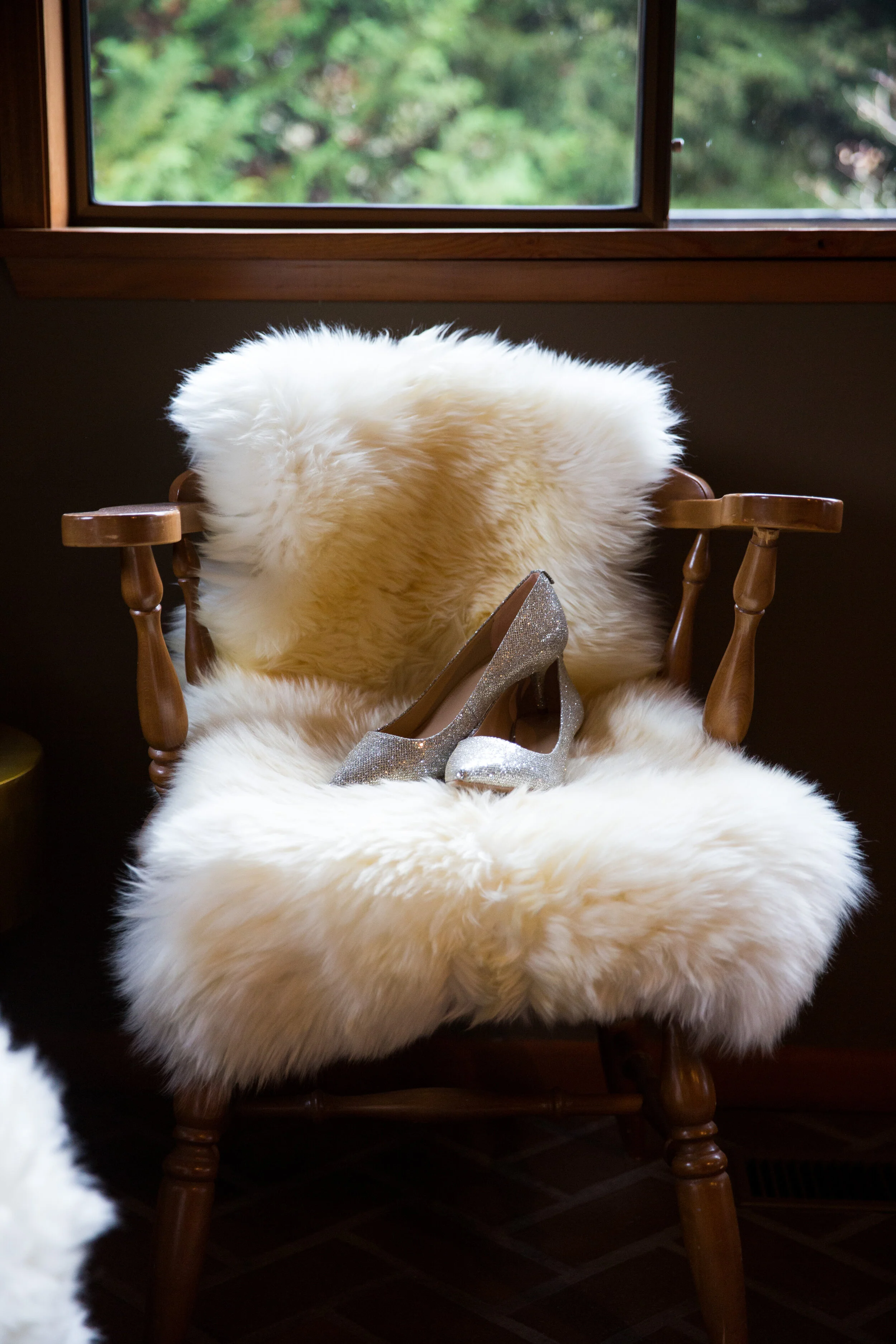 JM-Cellars-Woodinville-wedding-venue-badgley-mischka-bridal-shoes-silver