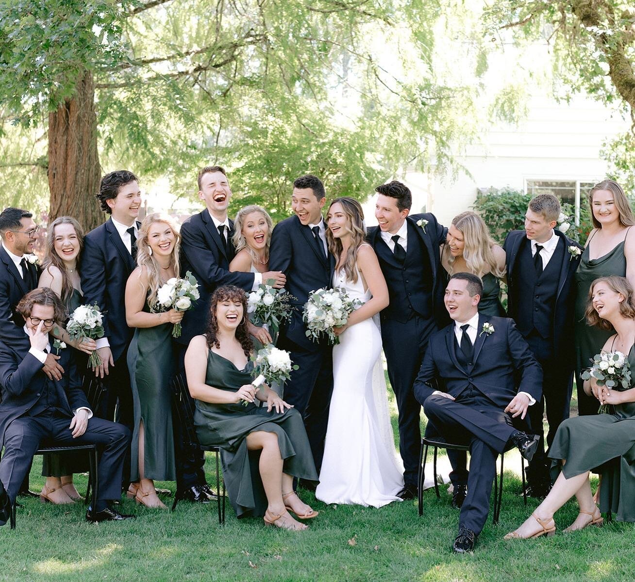 ☀️ 109 degrees looks good on y'all⁠⁠
⁠⁠
But seriously, @elli.ward and @robertminneker, keep these friends in your lives forever. I kept finding your #weddingparty in front of the AC units getting quickly cooled before returning outside for photos, wi