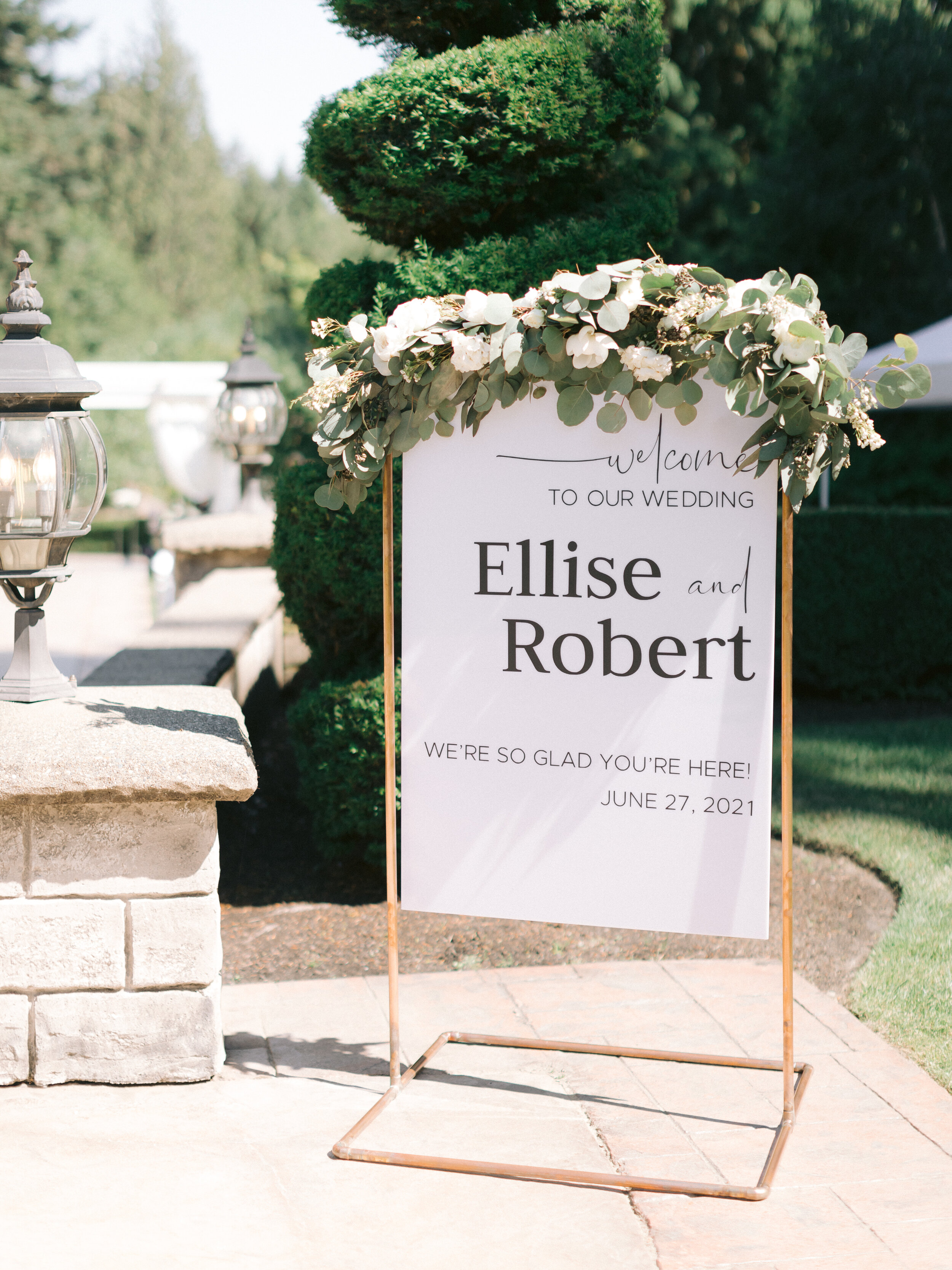 rock-creek-gardens-wedding-welcome-sign-with-flowers-for-modern-wedding-pacific-engagements-tetiana-photography