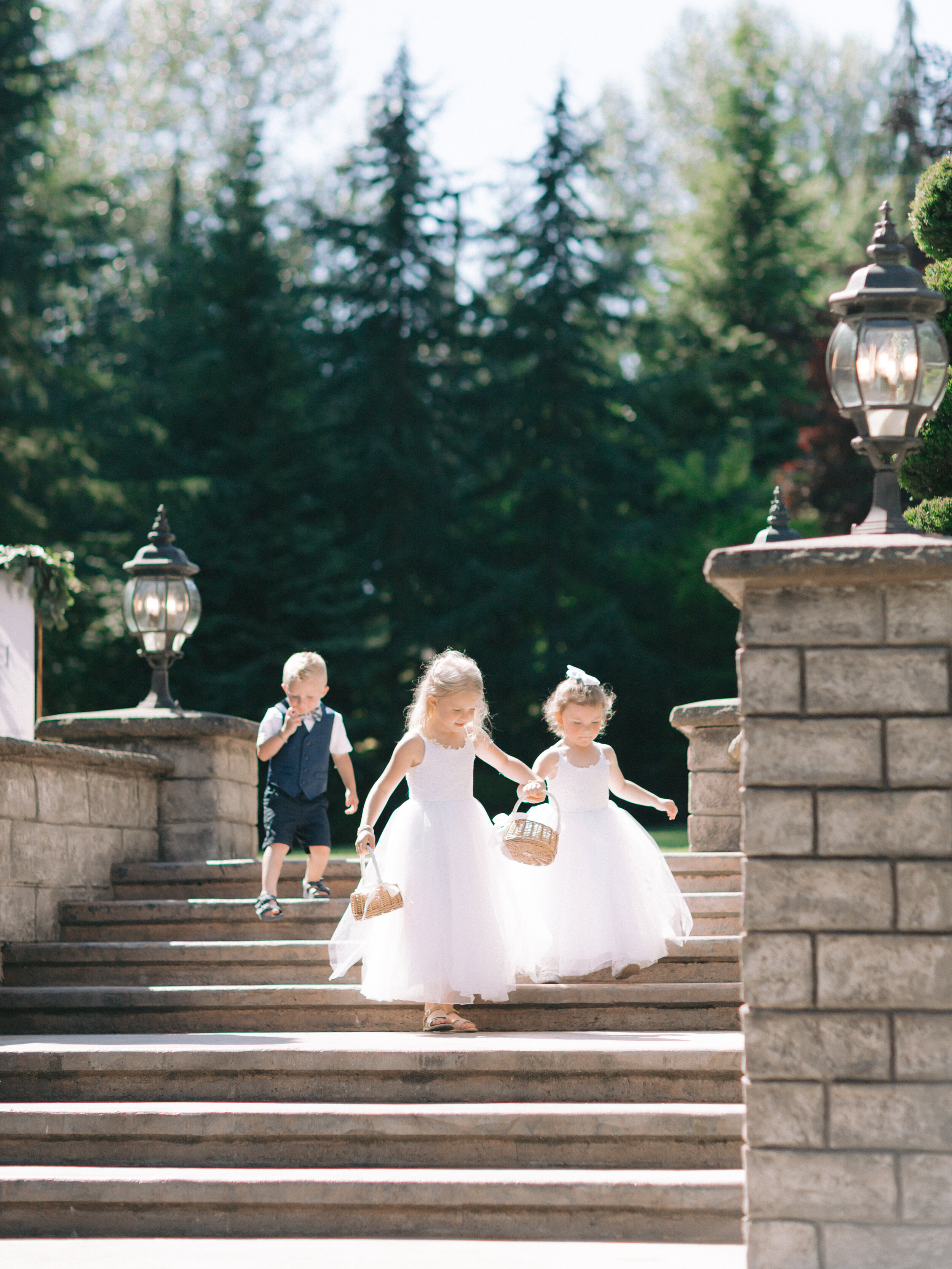 rock-creek-gardens-wedding-ceremony-flower-girls-and-ring-bearer-pacific-engagements-tetiana-photography