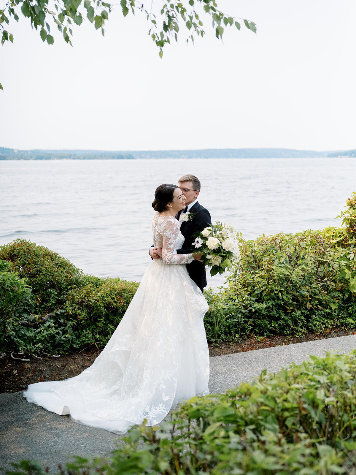 Woodmark-hotel-first-look-wedding-bride-and-groom-pictures-anna-peters-photography-pacific-engagements-wedding-planning-seattle