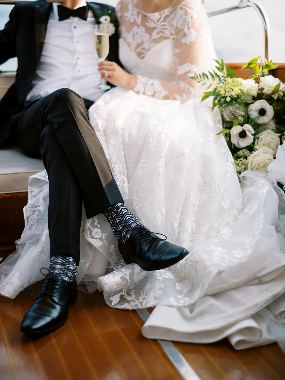 woodmark-hotel-kirkland-wedding-boat-ride-bride-and-groom-portrait-poses-anna-peters-photography-seattle-wedding-planner-pacific-engagements