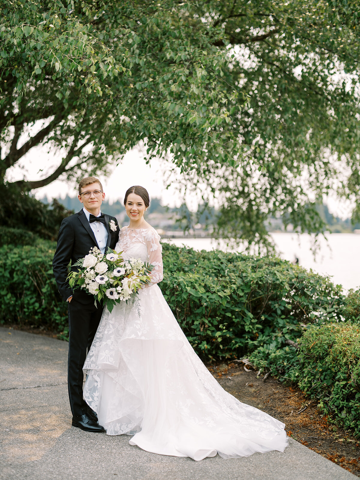 Woodmark-hotel-kirkland-wedding-bride-and-groom-photos-by-anna-peters-photography-seattle-wedding-planner-pacific-engagements-wedding-planning-and-design