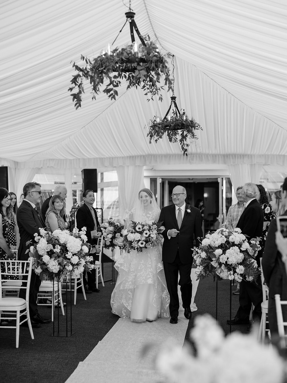 wedding-ceremony-Woodmark-hotel-kirkland-wedding-ceremony-pictures-of-bride-walking-down-the-aisle-pacific-engagements-wedding-planner-seattle-wedding-photographer-anna-peters-photography