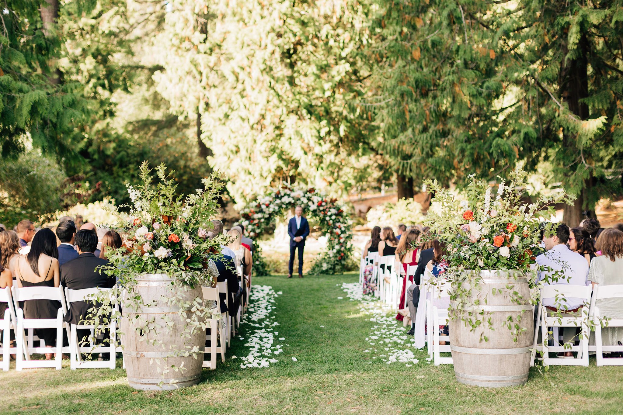 Woodinville-winery-wedding-venues-Chateau-lill-wedding-ceremony-lawn-photos-pacific-engagements-wedding-planning-and-design