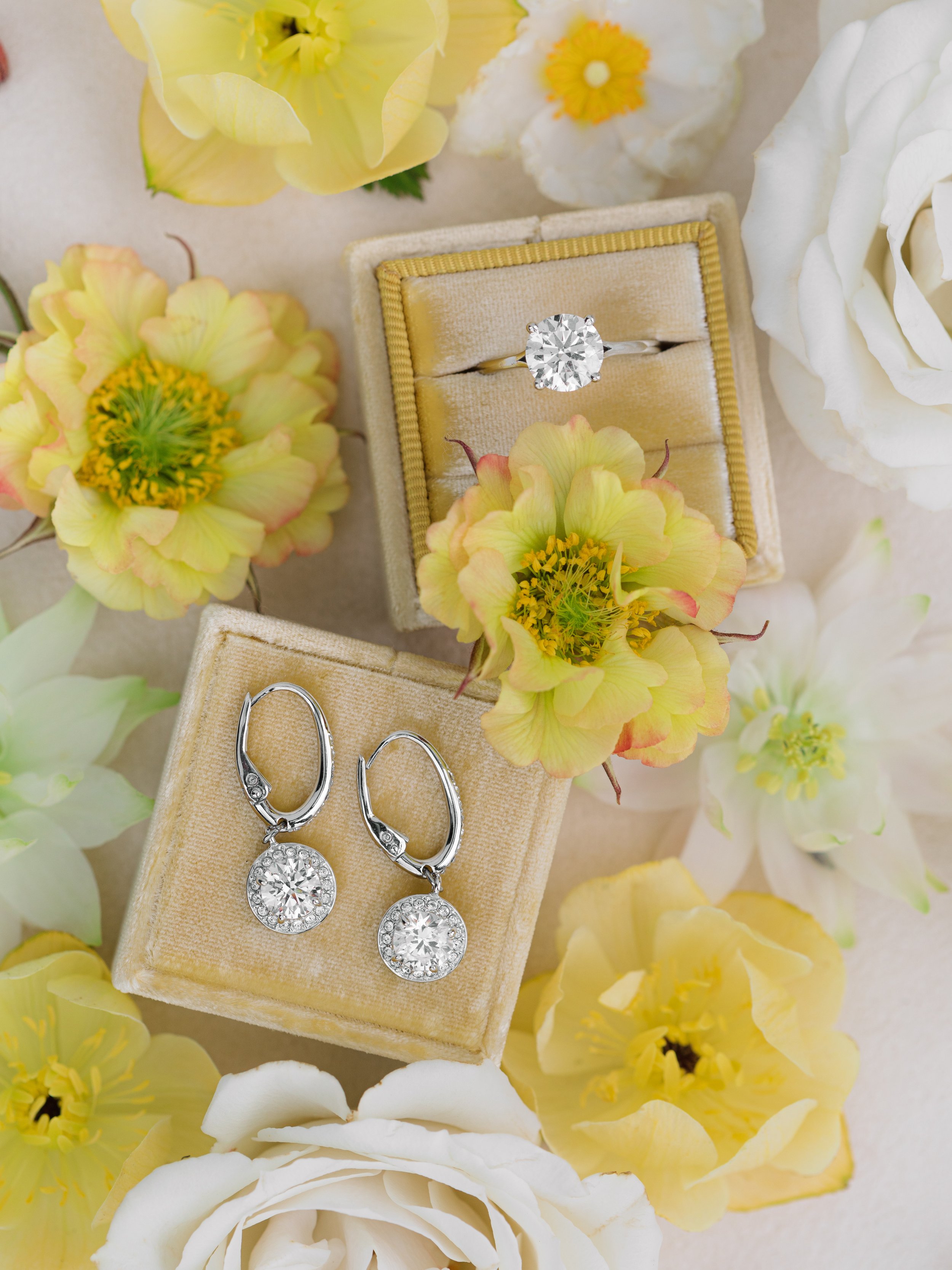 pacific-engagements-tetiana-photography-wedding-jewelry-for-bride-pictures
