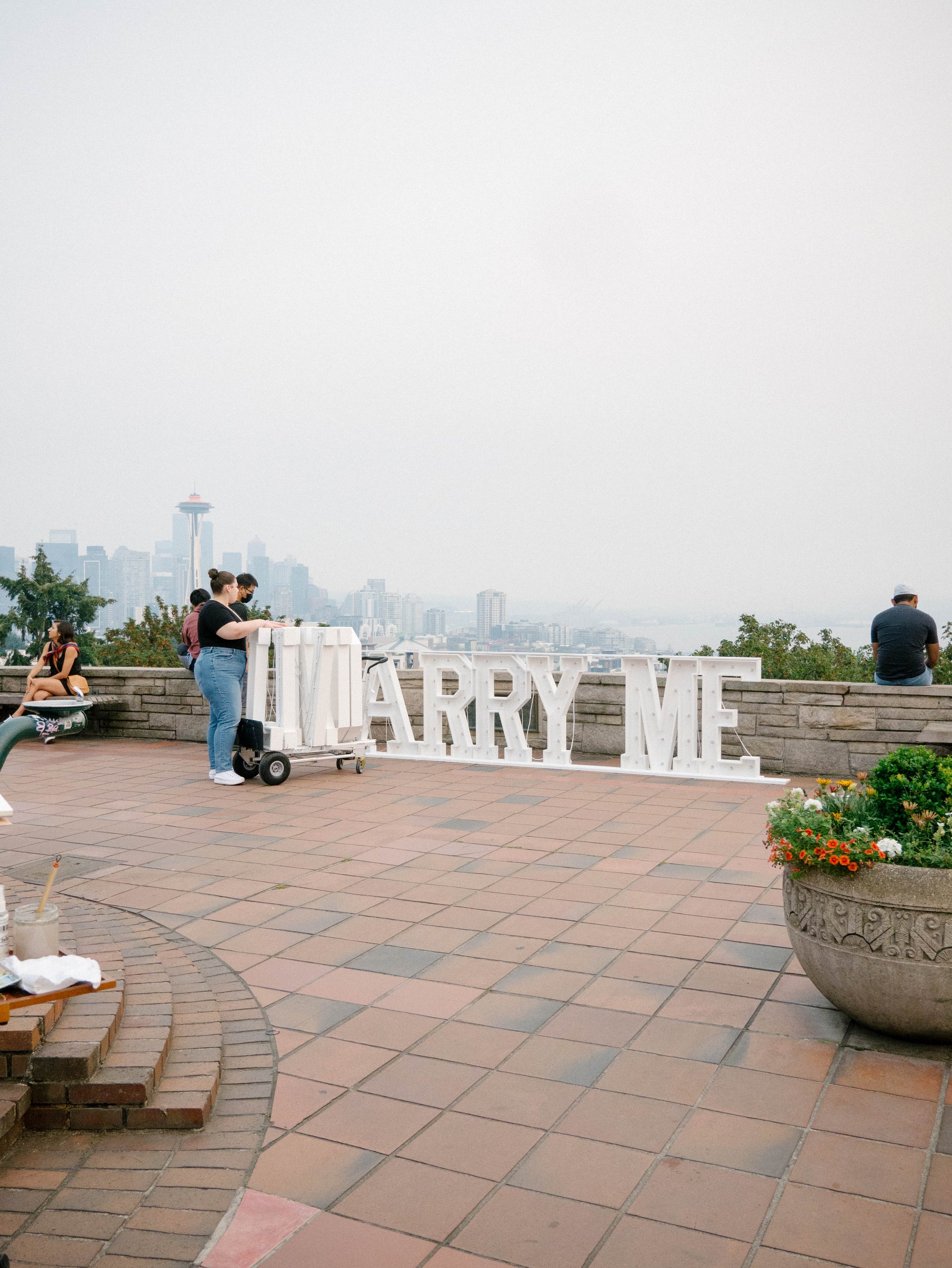 pacific-engagements-a-to-z-marquee-letter-rentals-kerry-jeanne-photography