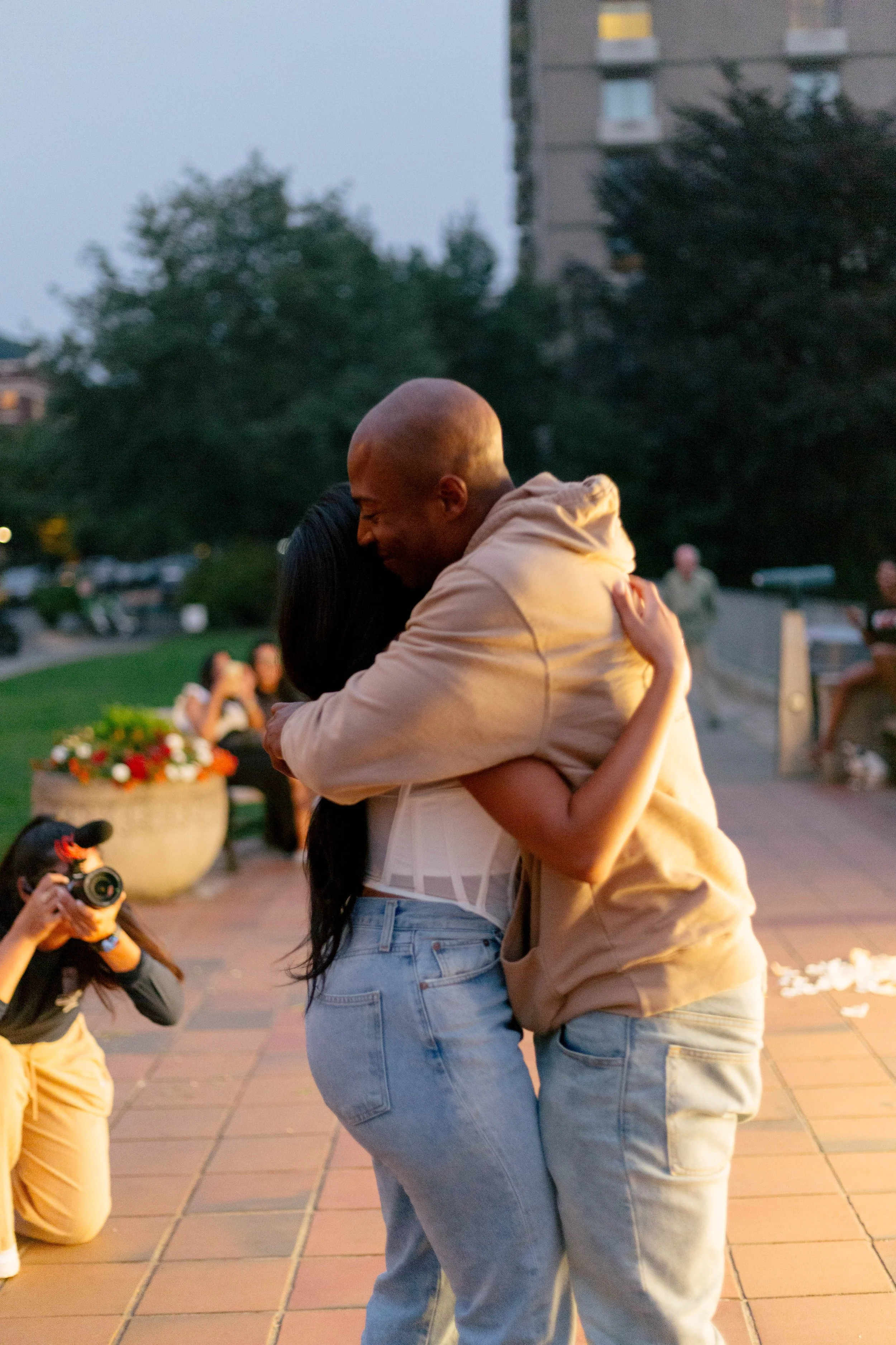Tyler Lockett engaged to Lauren Jackson at Kerry Park in Seattle