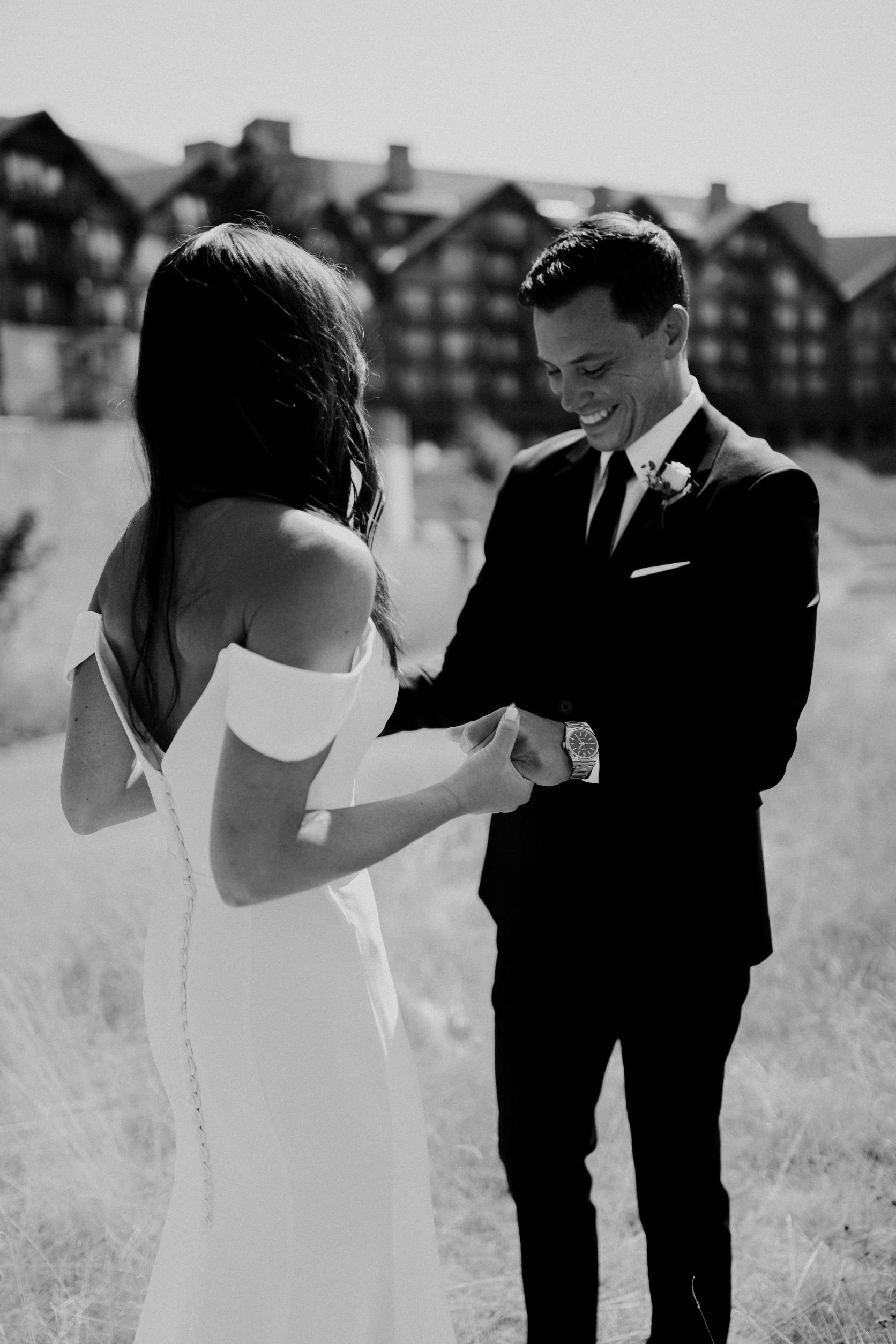 Pacific-Engagements-Bride-and-Groom-Wedding-First-Look-Suncadia-Resort-Wedding-Venue-Washington-State