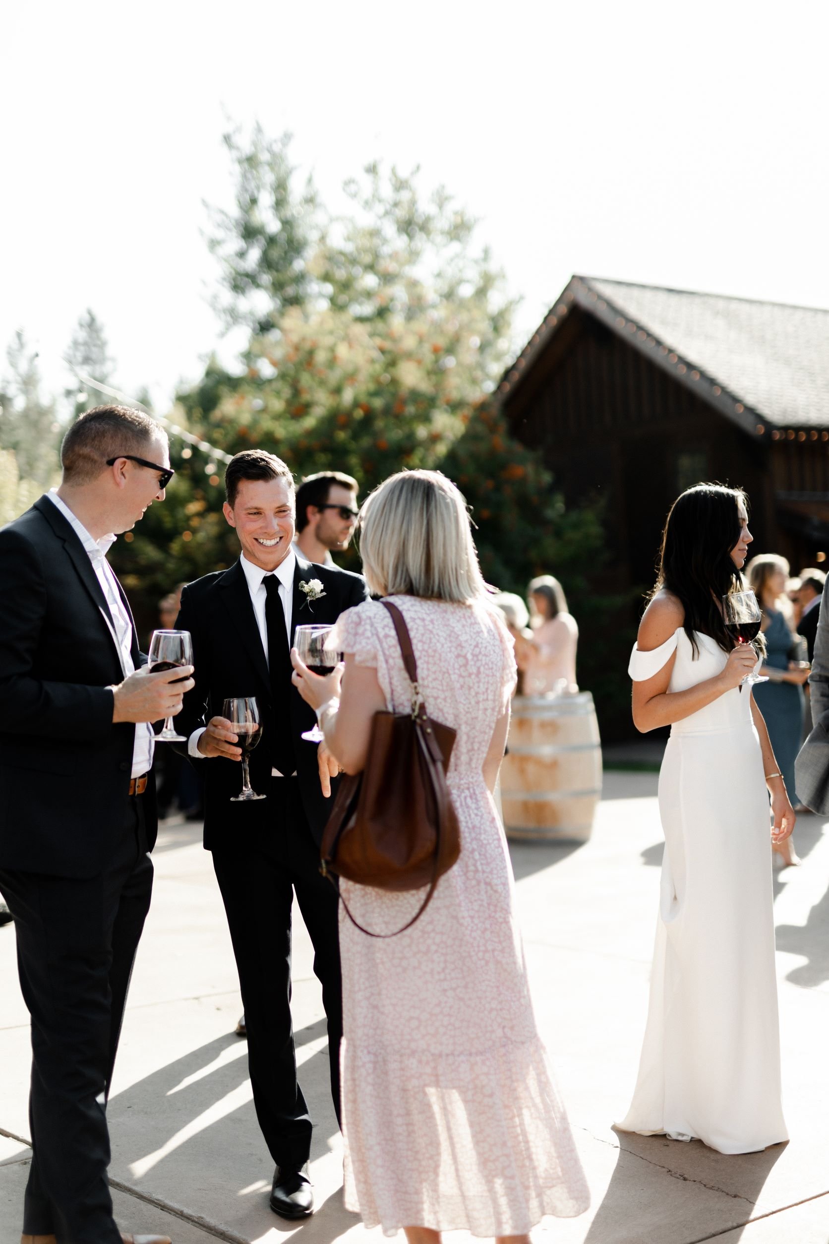 Swiftwater-Cellars-Wedding-Cocktail-Hour-Pacific-Engagements-Wedding-Planning-and-Design