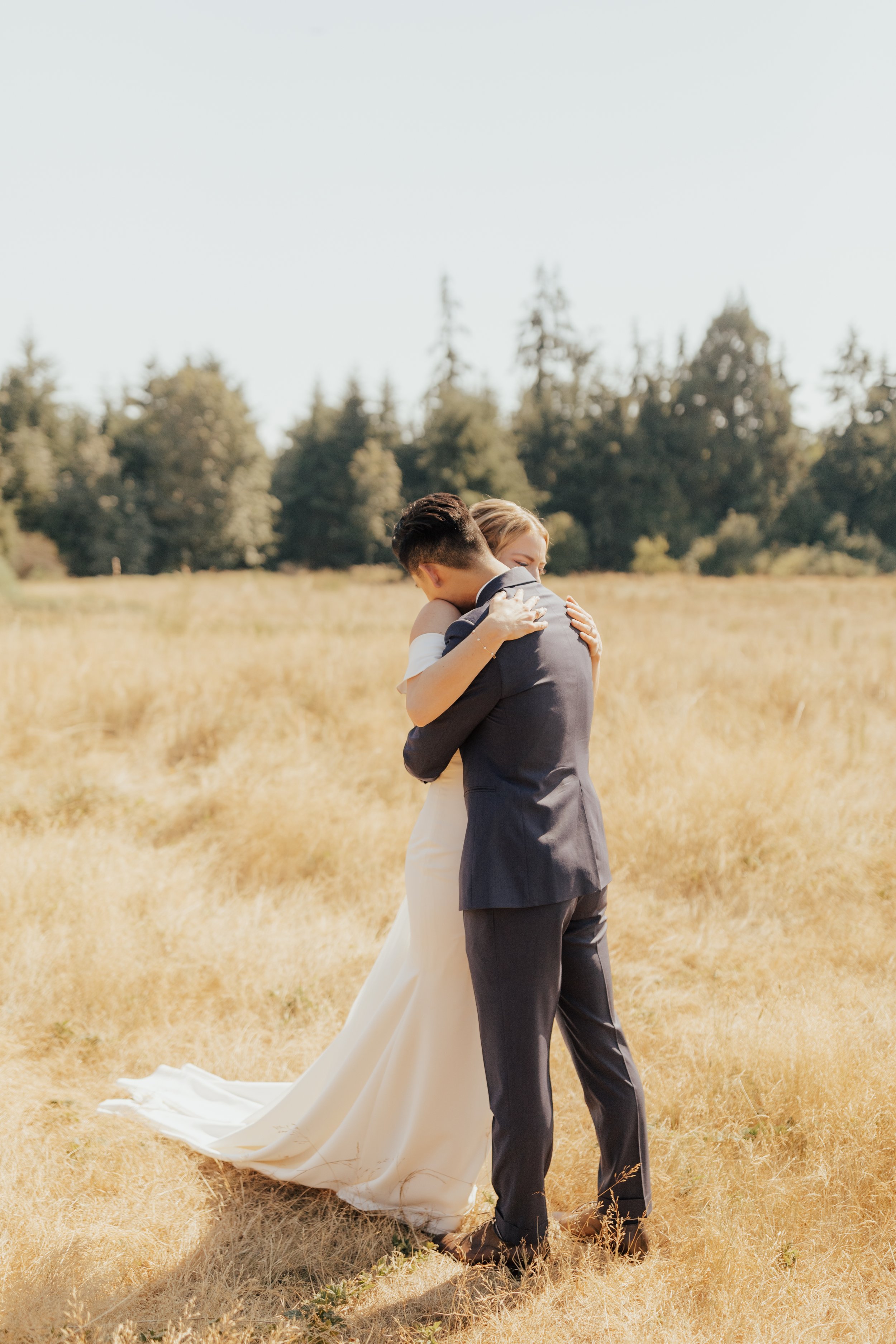 seattle-wedding-planner-pacific-engagements-discovery-park-wedding-portraits-bride-and-groom-rachel-syrisko-photography