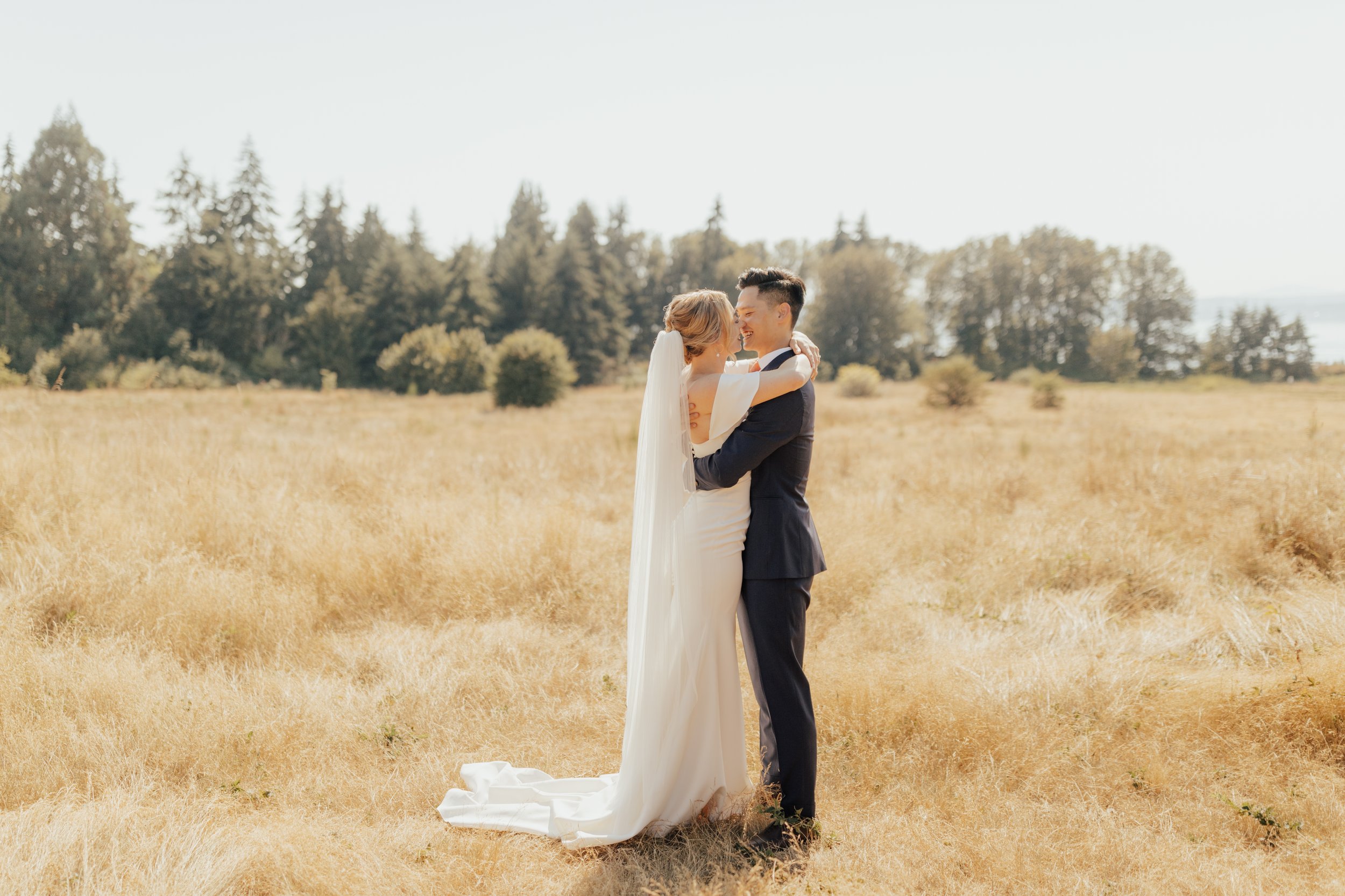 pacific-engagements-discovery-park-wedding-portraits-bride-and-groom-rachel-syrisko-photography