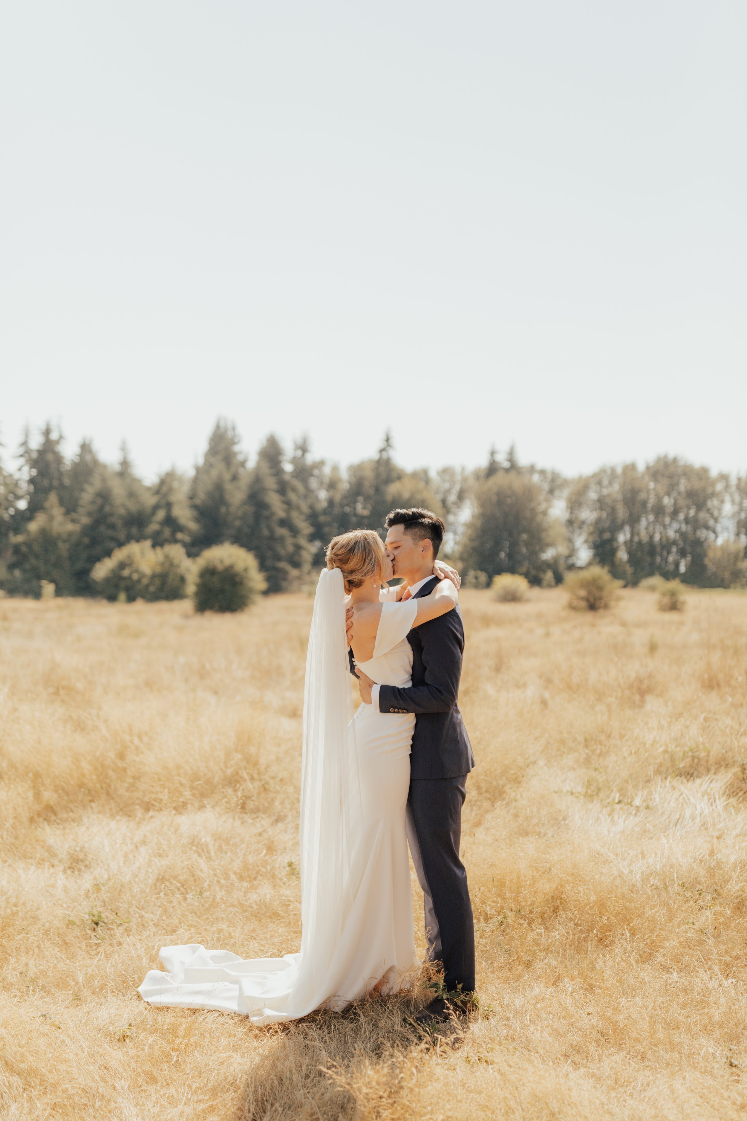 pacific-engagements-discovery-park-candid-wedding-portraits-bride-and-groom-rachel-syrisko-photography