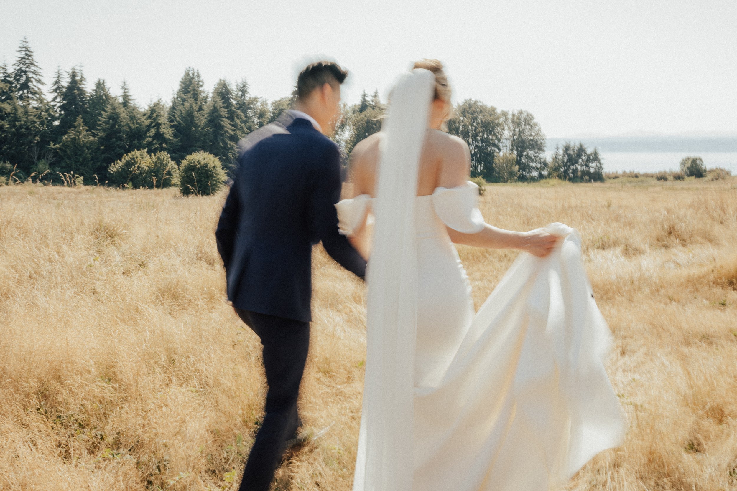 seattle-wedding-planner-pacific-engagements-discovery-park-wedding-portraits-bride-and-groom-blurred-portraits-rachel-syrisko-photography
