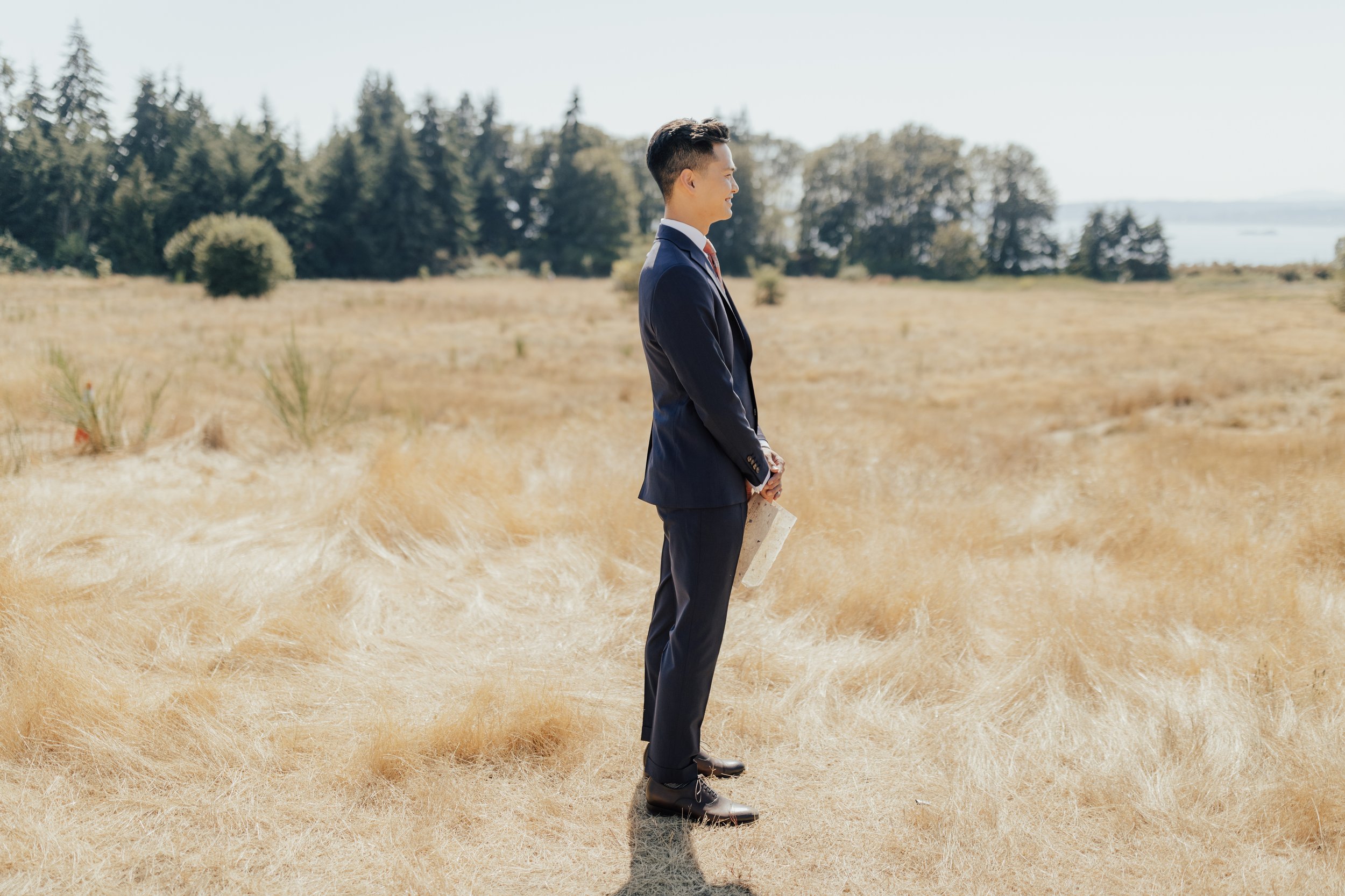 seattle-wedding-planner-pacific-engagements-groom-portraits-in-discovery-park
