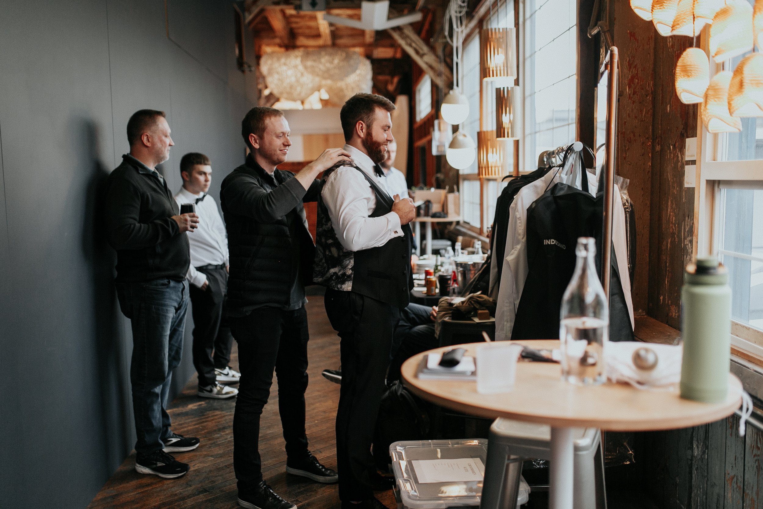 pacific-engagements-sodo-park-wedding-getting-ready-pictures-of-groom