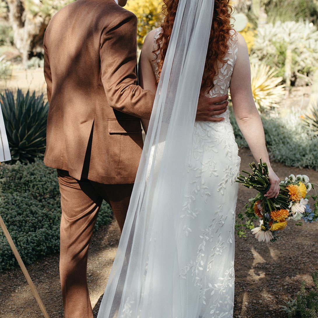 pacific-engagements-ruth-bancroft-gardens-wedding-photos-candid-bride-and-groom-portraits-sam-minter-photography