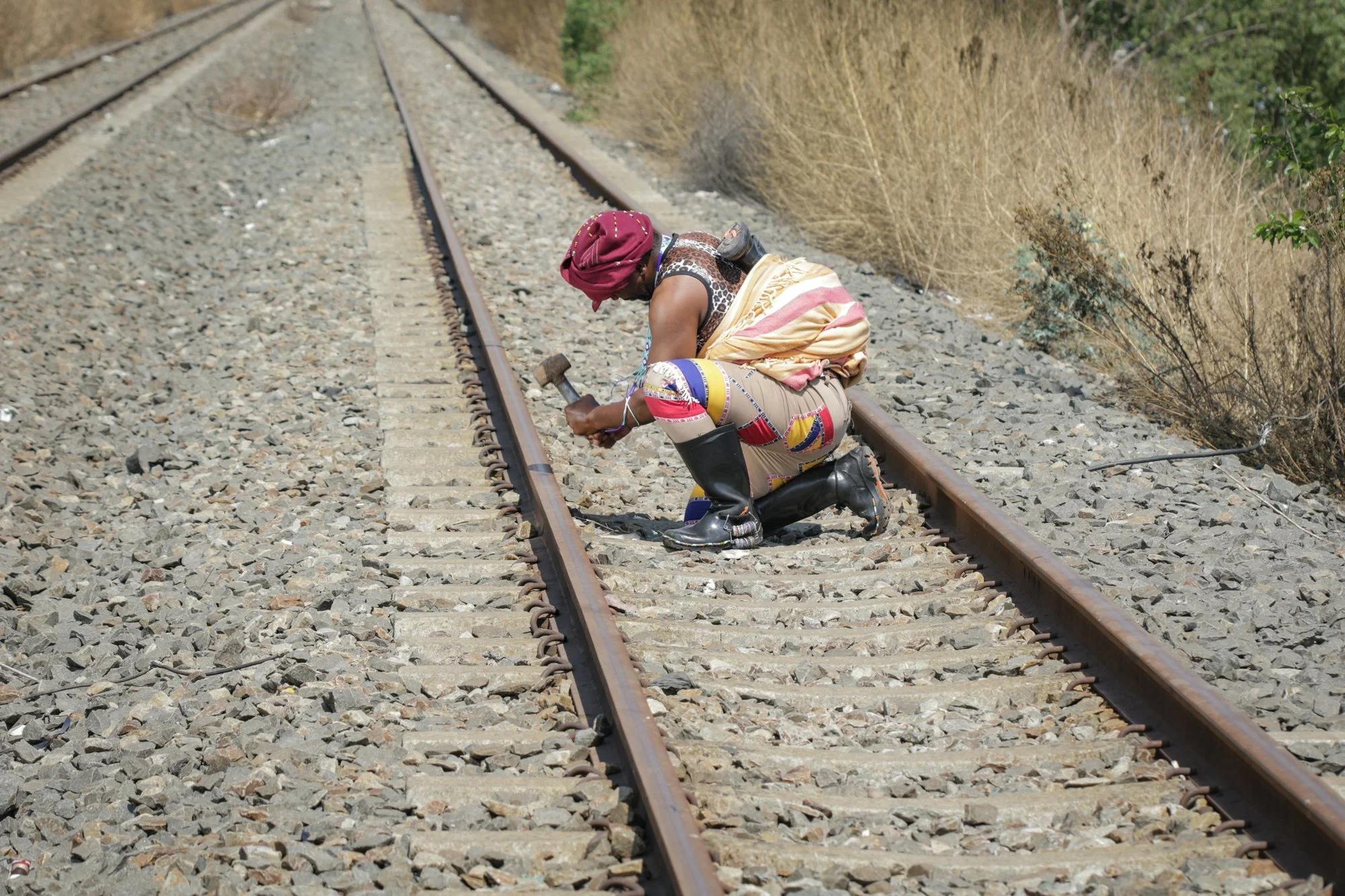 A CONSIDERED 3 MINUTES | LOLIWE | LABOUR DEVOURED BY THE RAILWAY