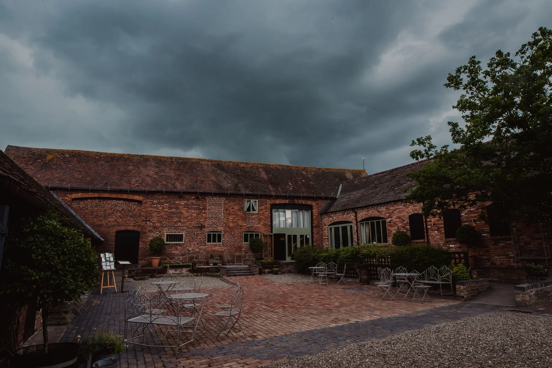 wendy_rob_curradine_barns_0040.jpg