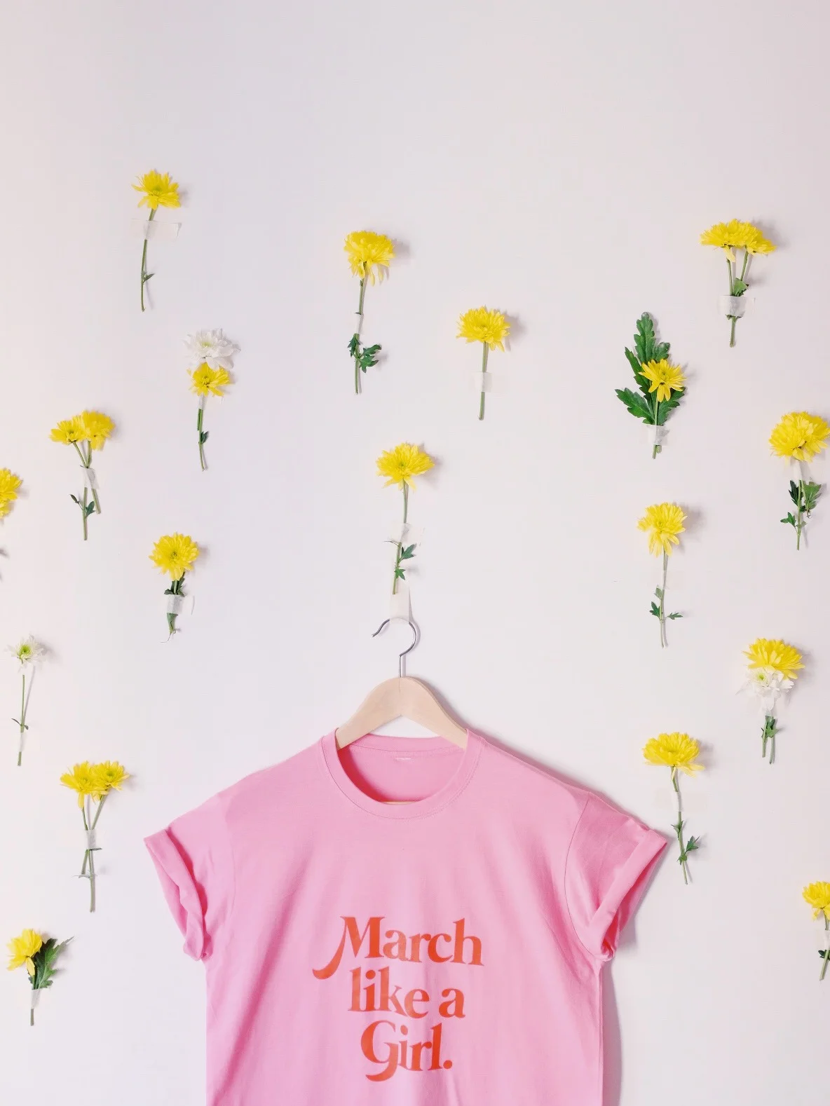 MARCH LIKE A GIRL, CAMISETA SOLIDARIA.