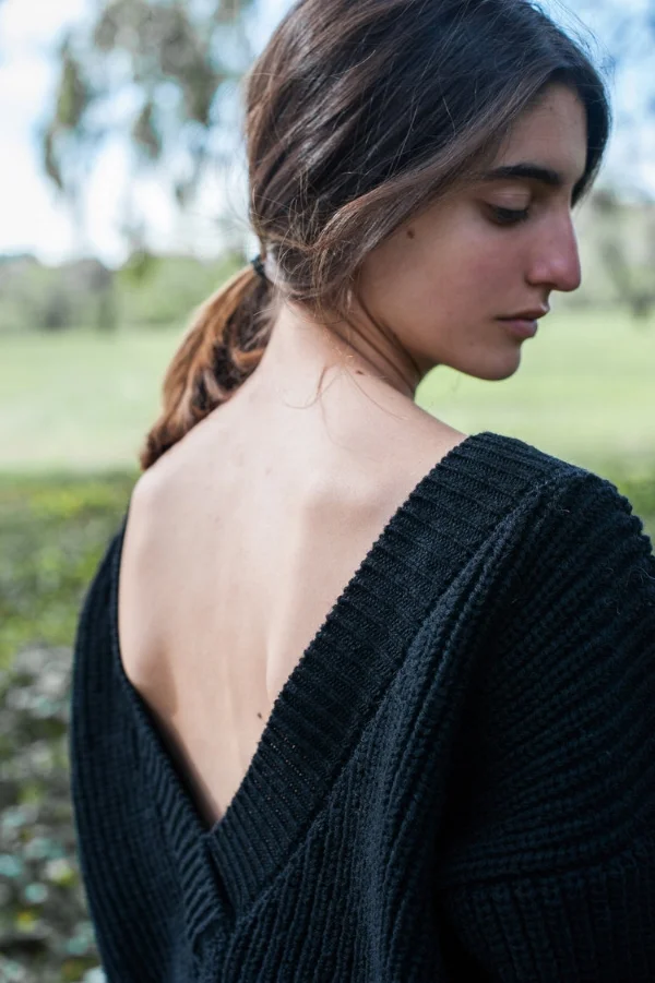 Lookbook-Woman-Jumper-Black-Merino.jpg