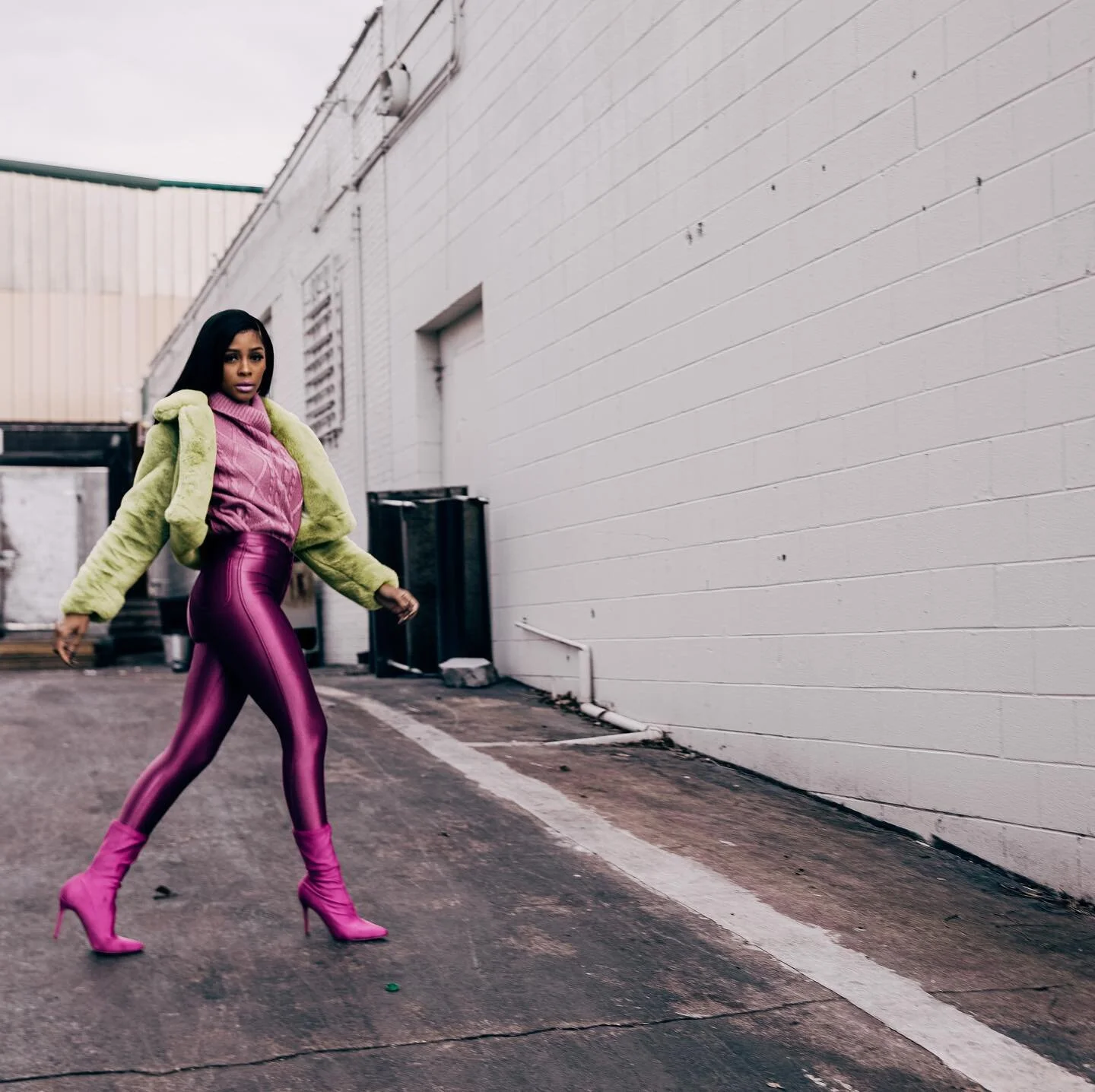 &ldquo;Tropical Colors you can&rsquo;t Match that ...gotta be abstract&rdquo;- The 🐐 

#letmeseeyouwalk #womenshistorymonth #purpleaesthetic #businessowner #wardrobestylist #allstarweekend
