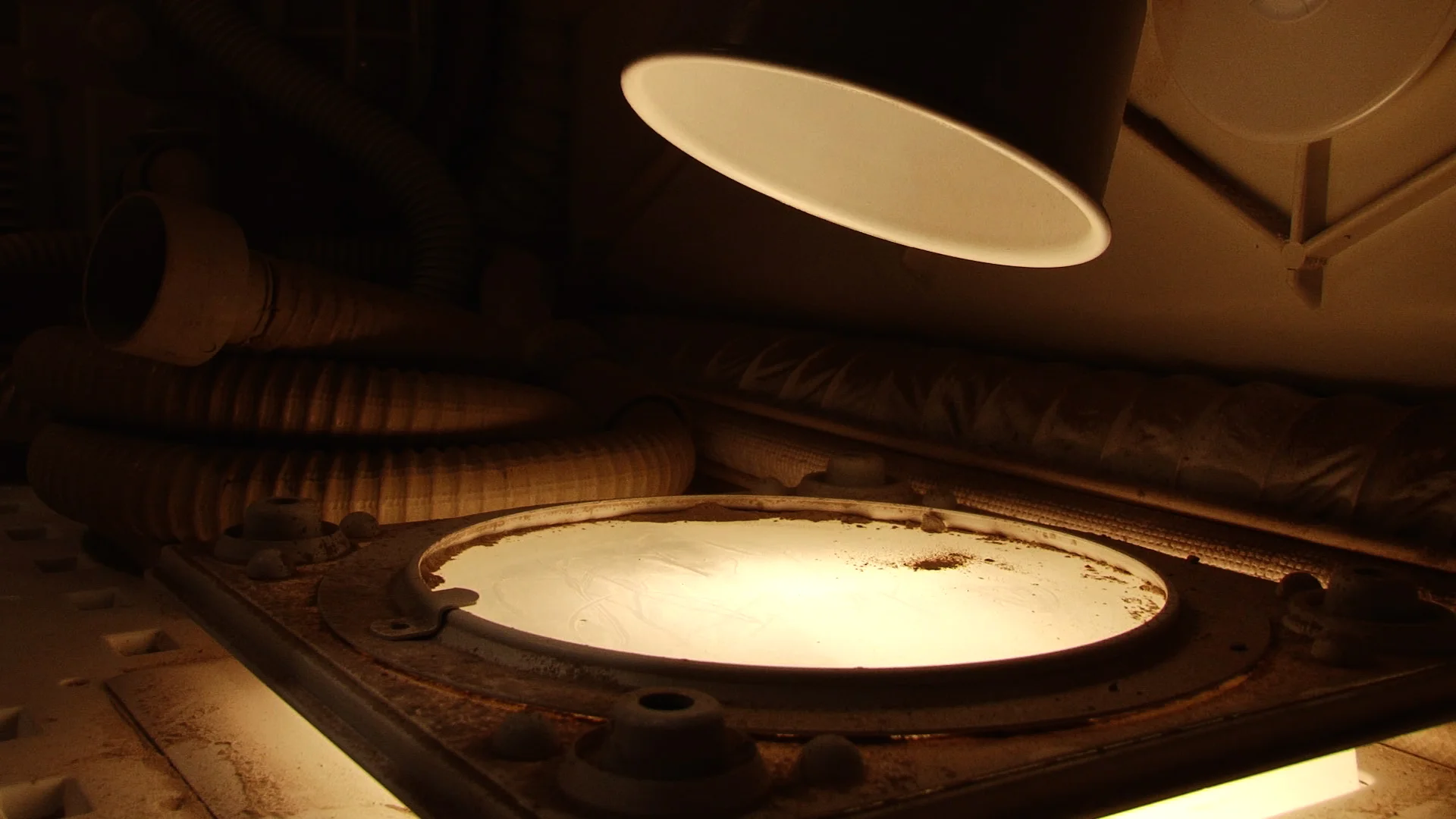 Dust falling onto plate ending 1 used.jpg