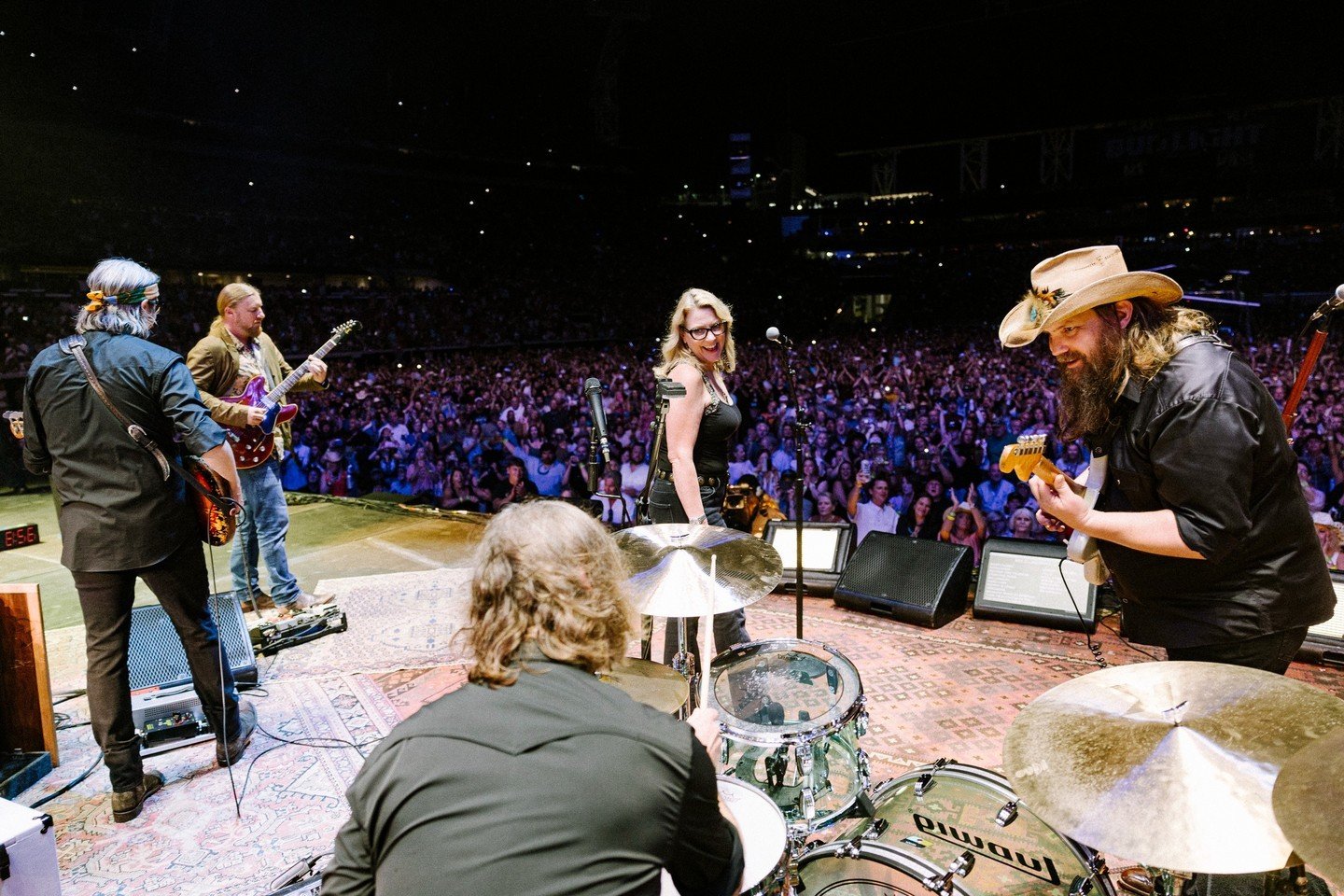 Our favorite surprise of the night was when our friends @derekandsusan joined @chrisstapleton on stage at EverBank Stadium!

📸: Andy Barron