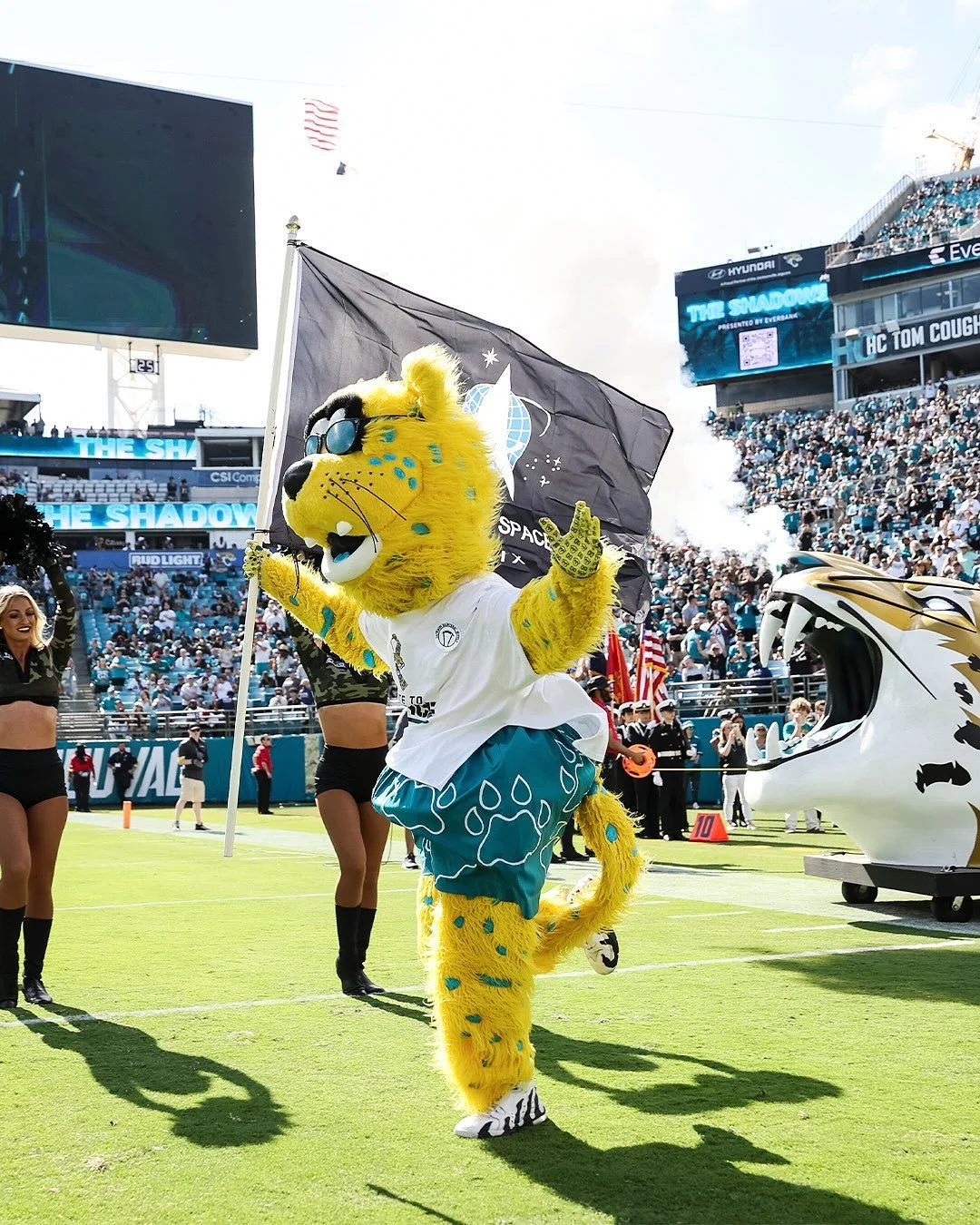 A historic #SalutetoService game day at The &lsquo;Bank! 🇺🇸