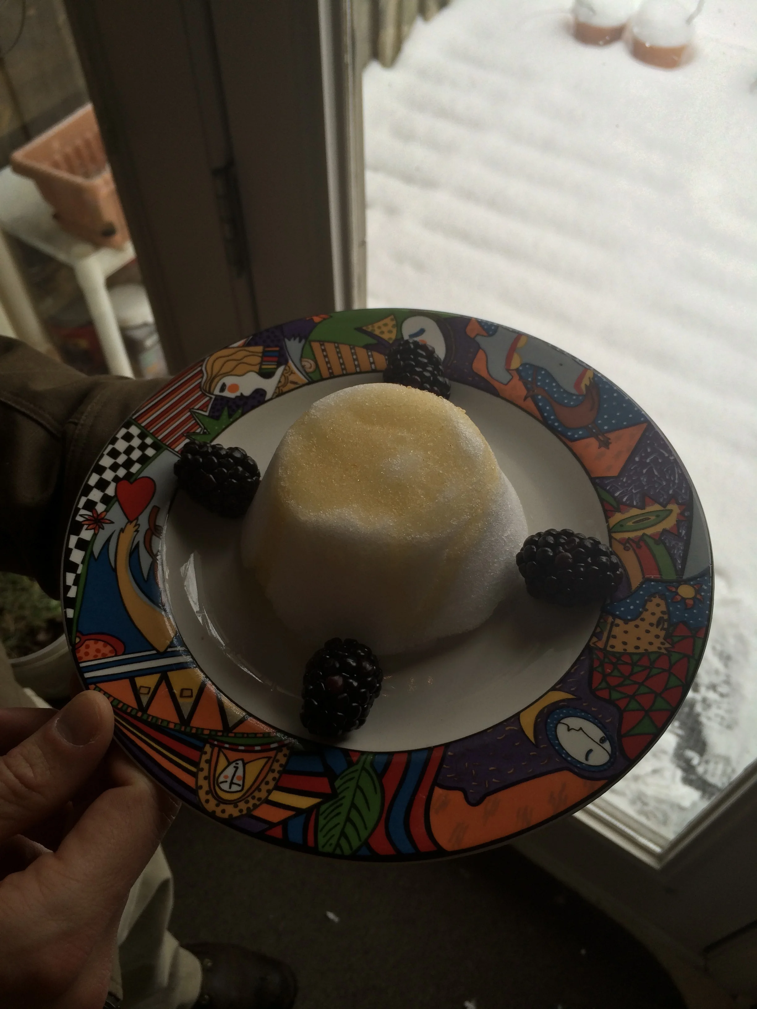  Fresh-packed snow with peach syrup and blackberries. 
