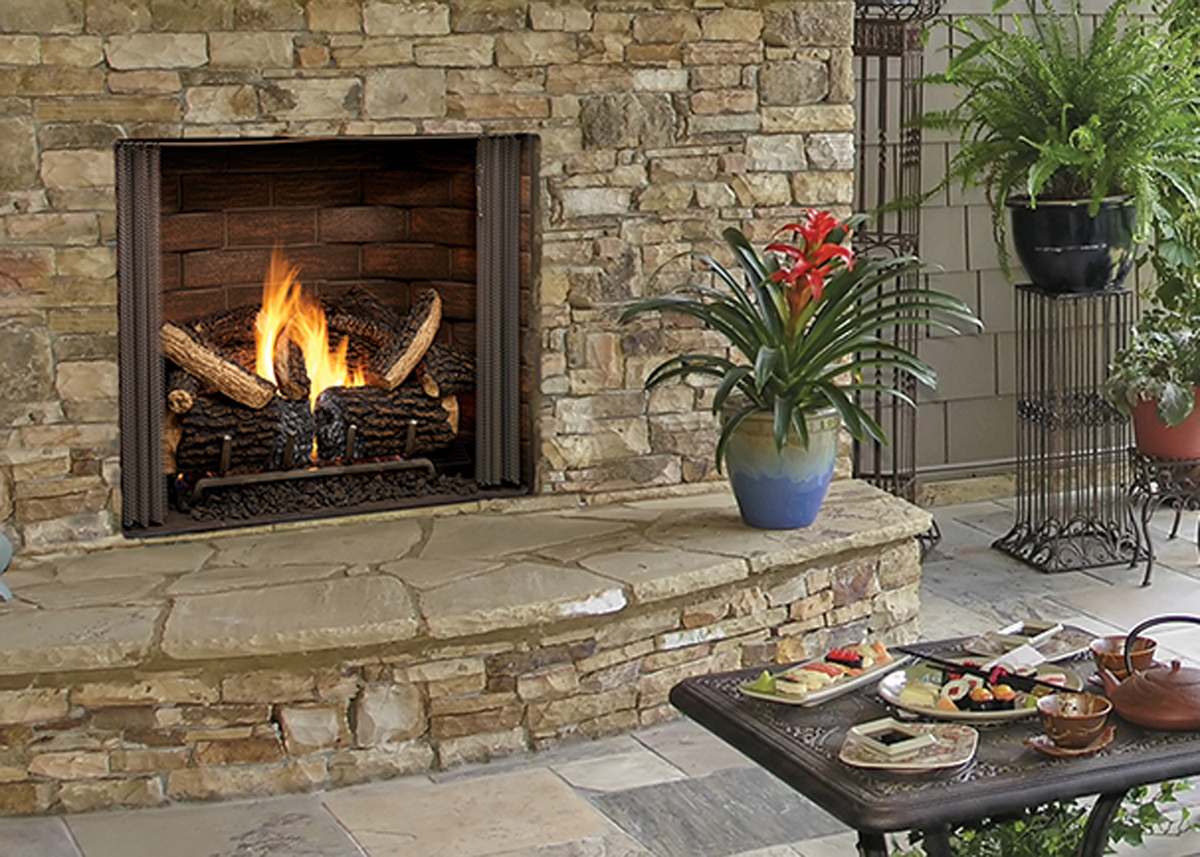 Heat & Glo Castlewood View Full Specs The Castlewood turns any outdoor area into a welcoming and relaxing living space. A large, high opening provides a dramatic view from across the yard, and a textured brick interior offers masonry-style looks at a fraction of the cost.