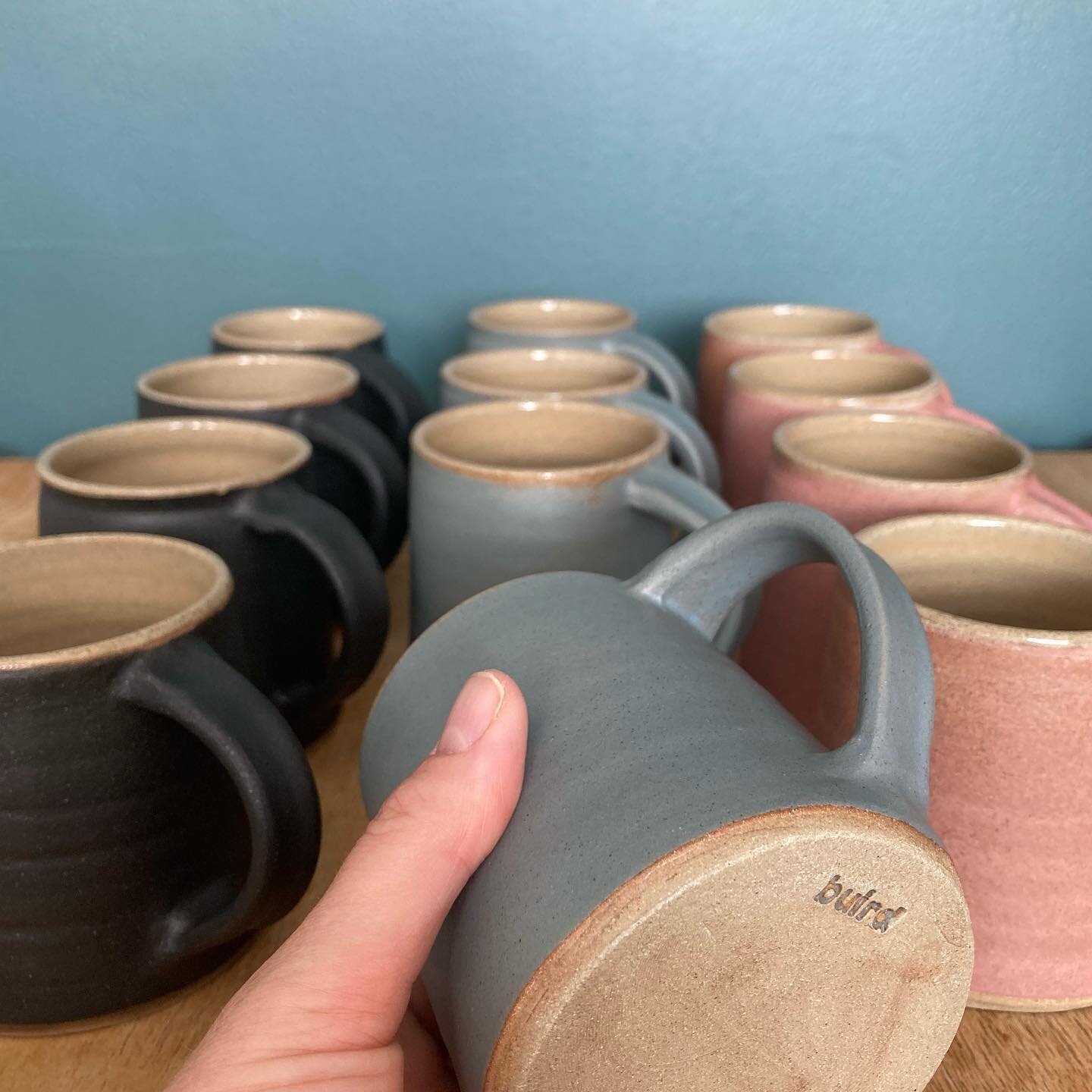 Buird mugs ready for delivery to @whitepeakdistillery shop today 📦 
.
.
#stonewaremug 
#buirdpottery 
#derbyshirepottery 
#whitepeakdistillery