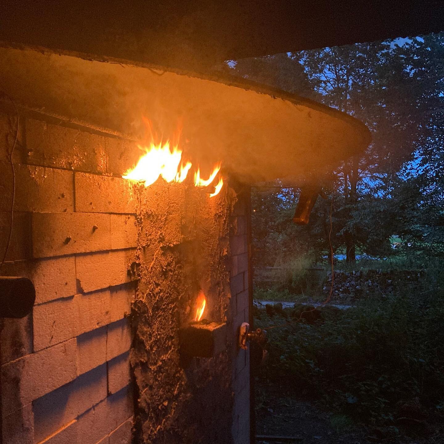 Wood firing by the light of the moon last night 🔥🌙 
We hope to have some wood fired pots ready for @wirksworthfestival next weekend. We&rsquo;ll be in the Designer Maker Market in the Town Hall as part of the Art &amp; Architecture Trail.
.
.
#wood