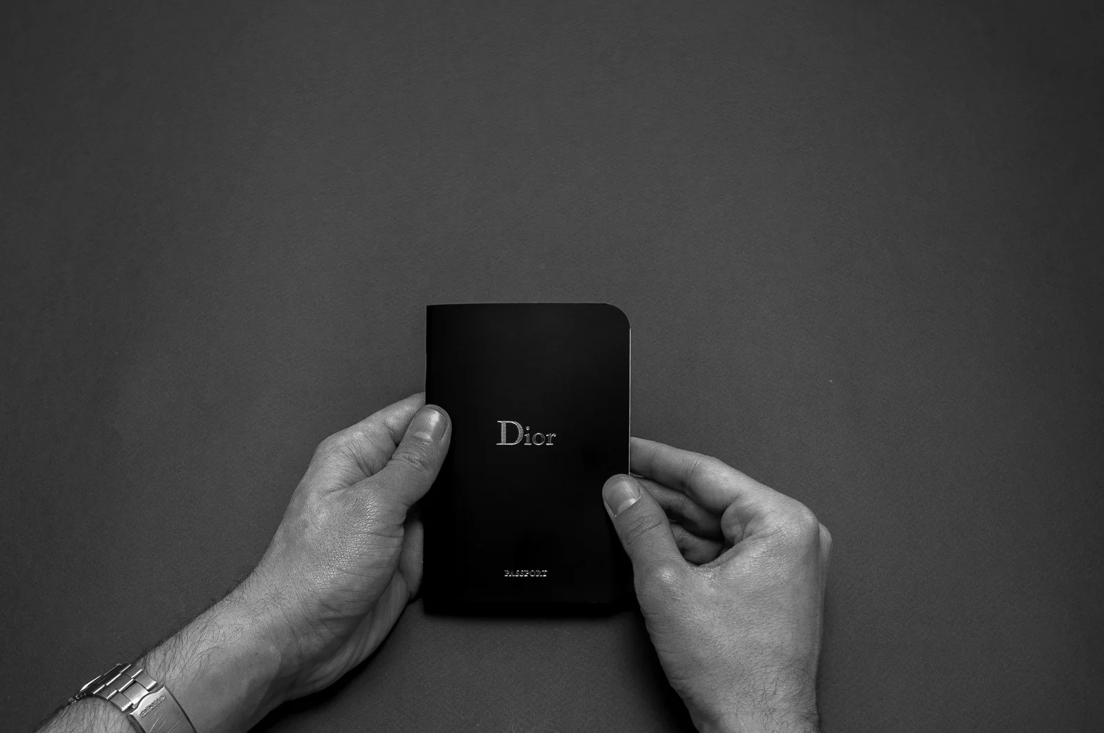 Folio-Print-DesignGraphique-Dior-Passport-1.jpg