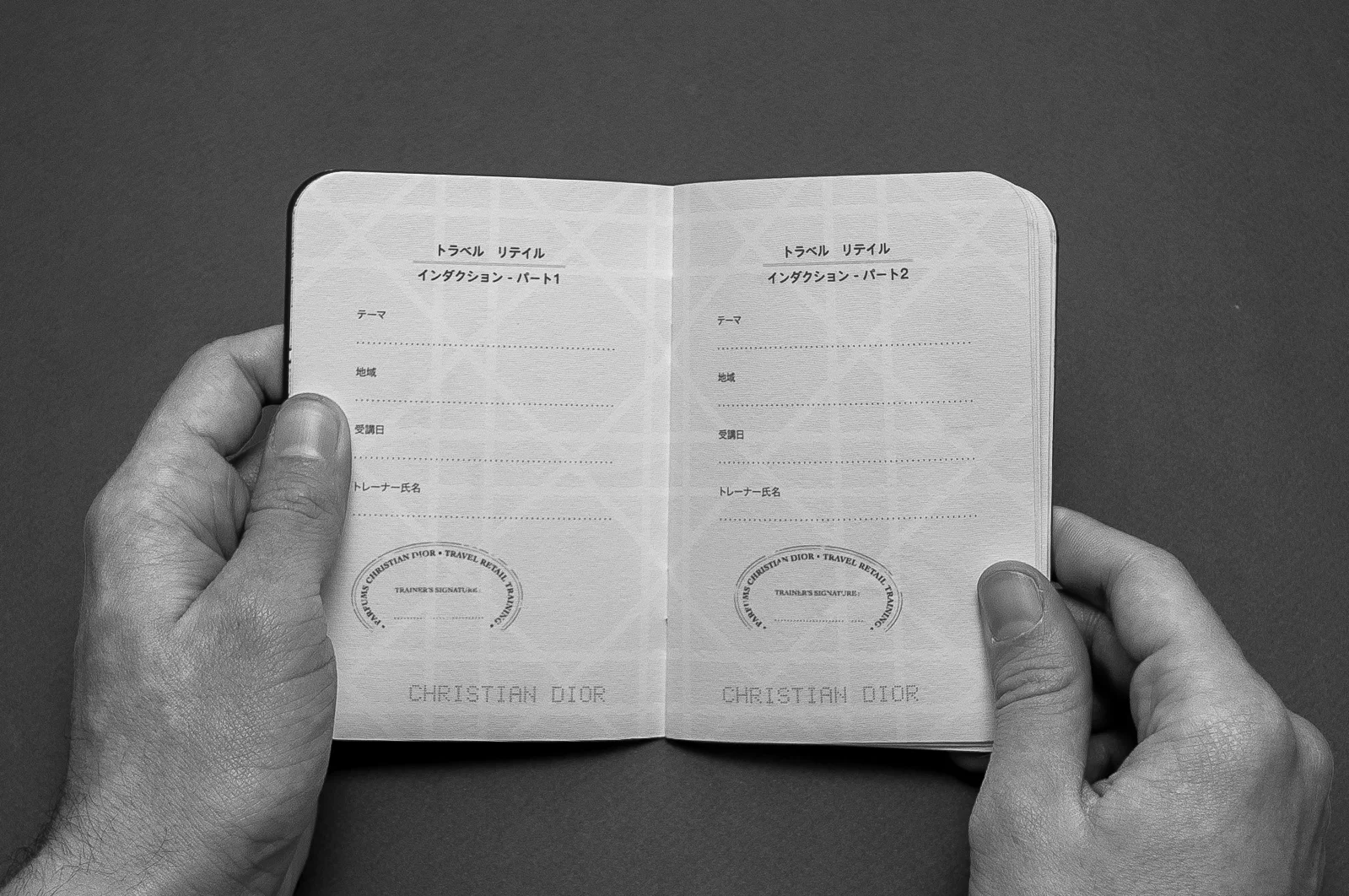 Folio-Print-DesignGraphique-Dior-Passport-6.jpg