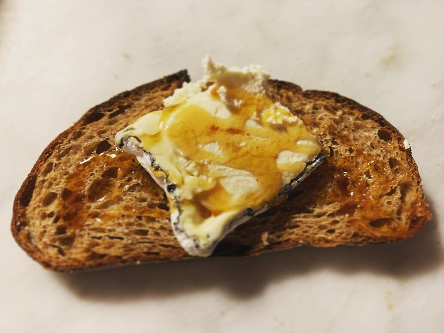 #witchgrasscheese from @milkhousecheese raw unfiltered honey from #tollhousehive on sourdough from @lostbreadco is feeding my soul right now. 

#keepitsimple #sticktothebasics #sweetandsavory #eatinggood #honey #artisancheese